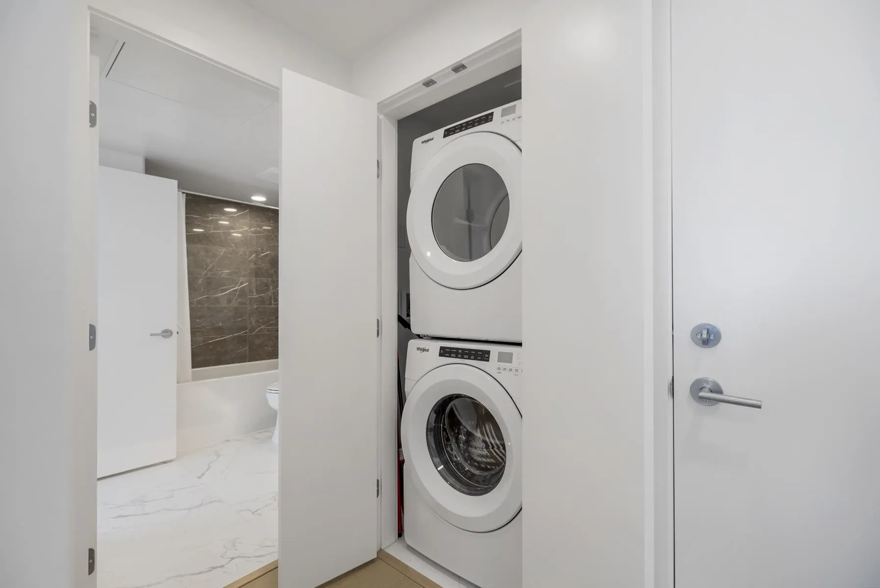 2602 7683 Park Crescent