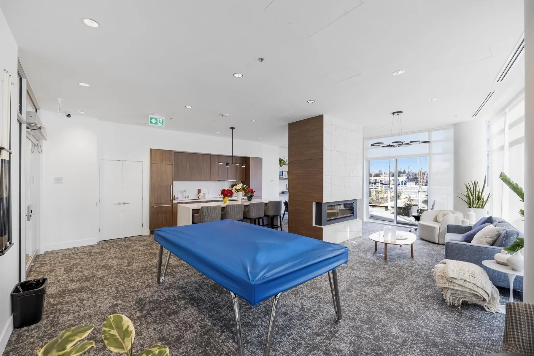 2602 7683 Park Crescent