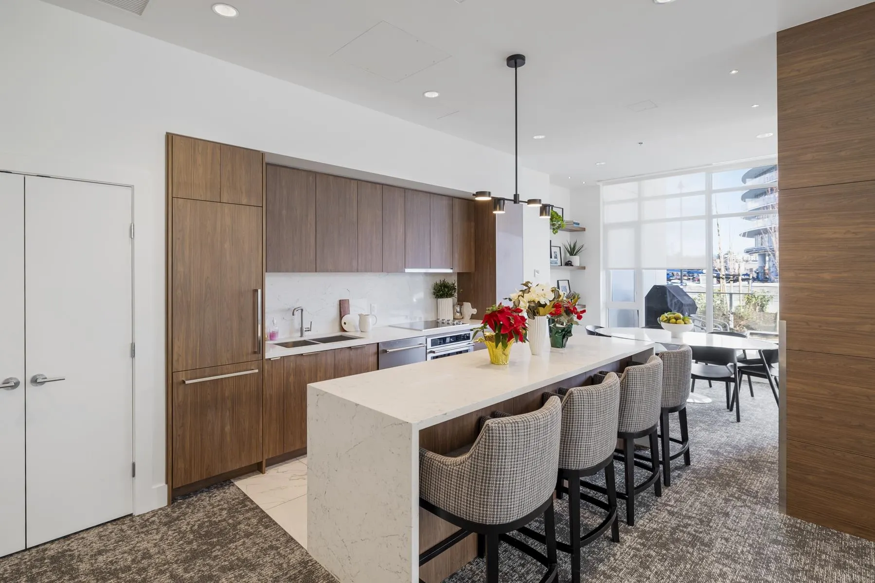 2602 7683 Park Crescent