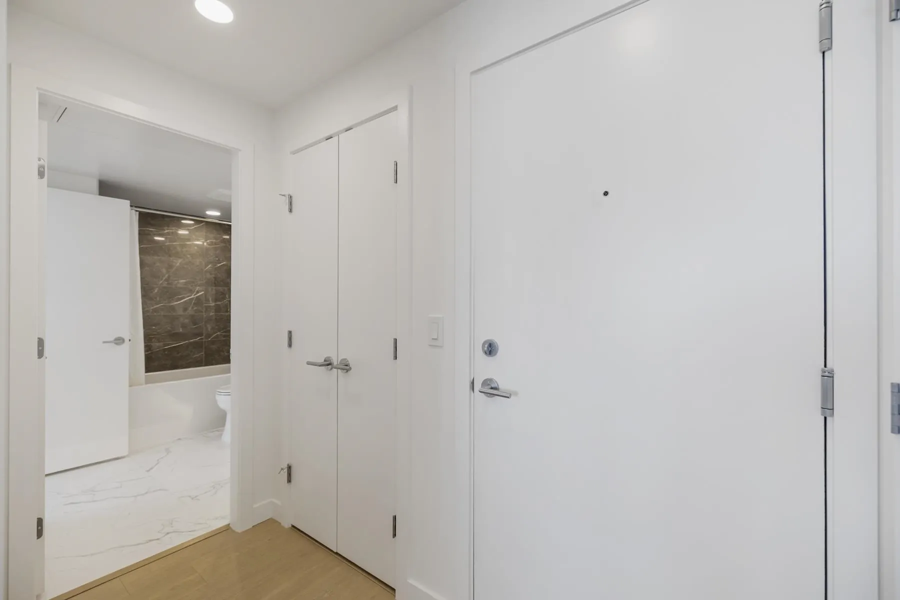 2602 7683 Park Crescent