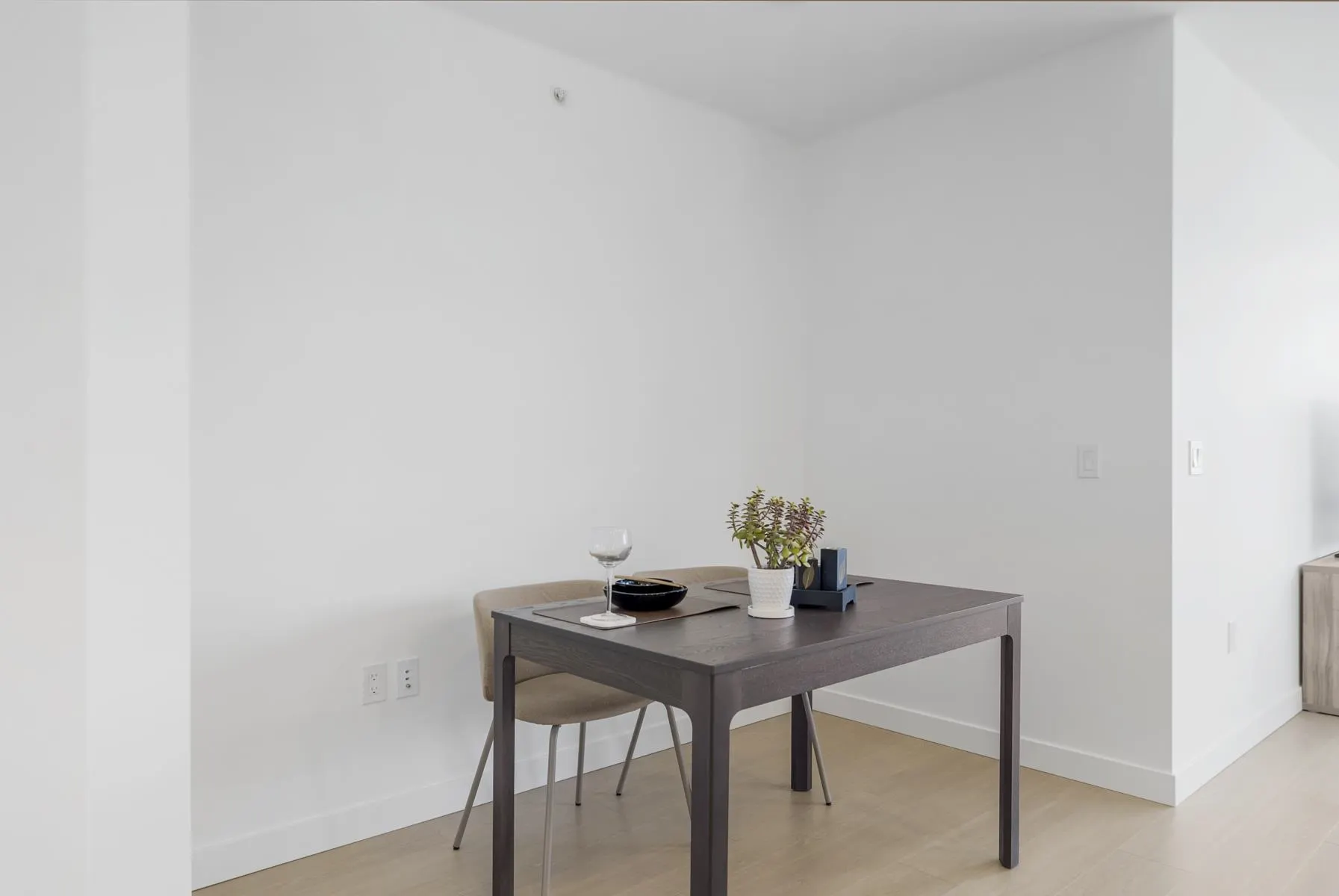 2602 7683 Park Crescent