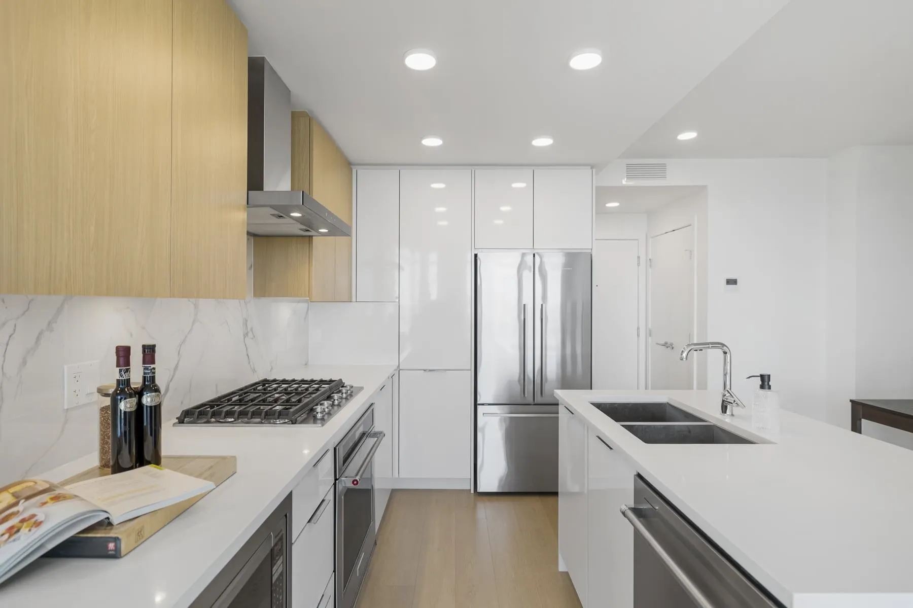 2602 7683 Park Crescent