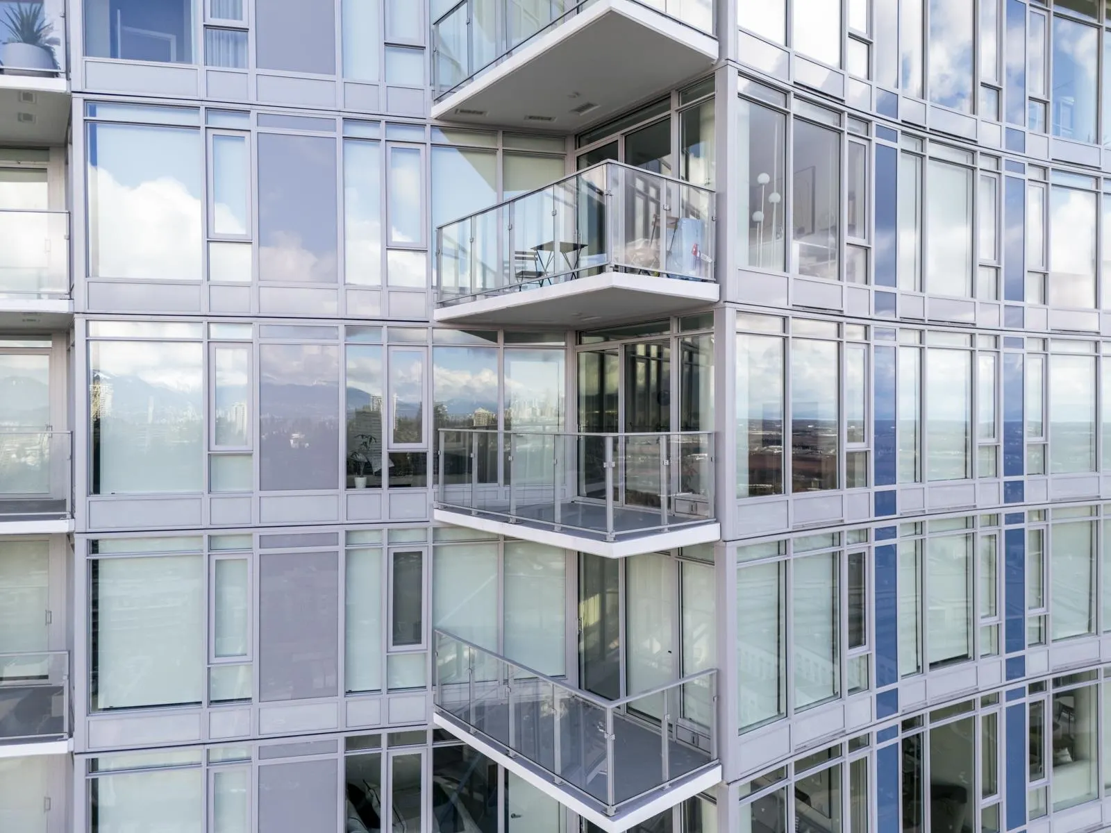 2602 7683 Park Crescent