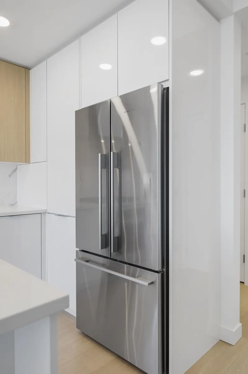 2602 7683 Park Crescent