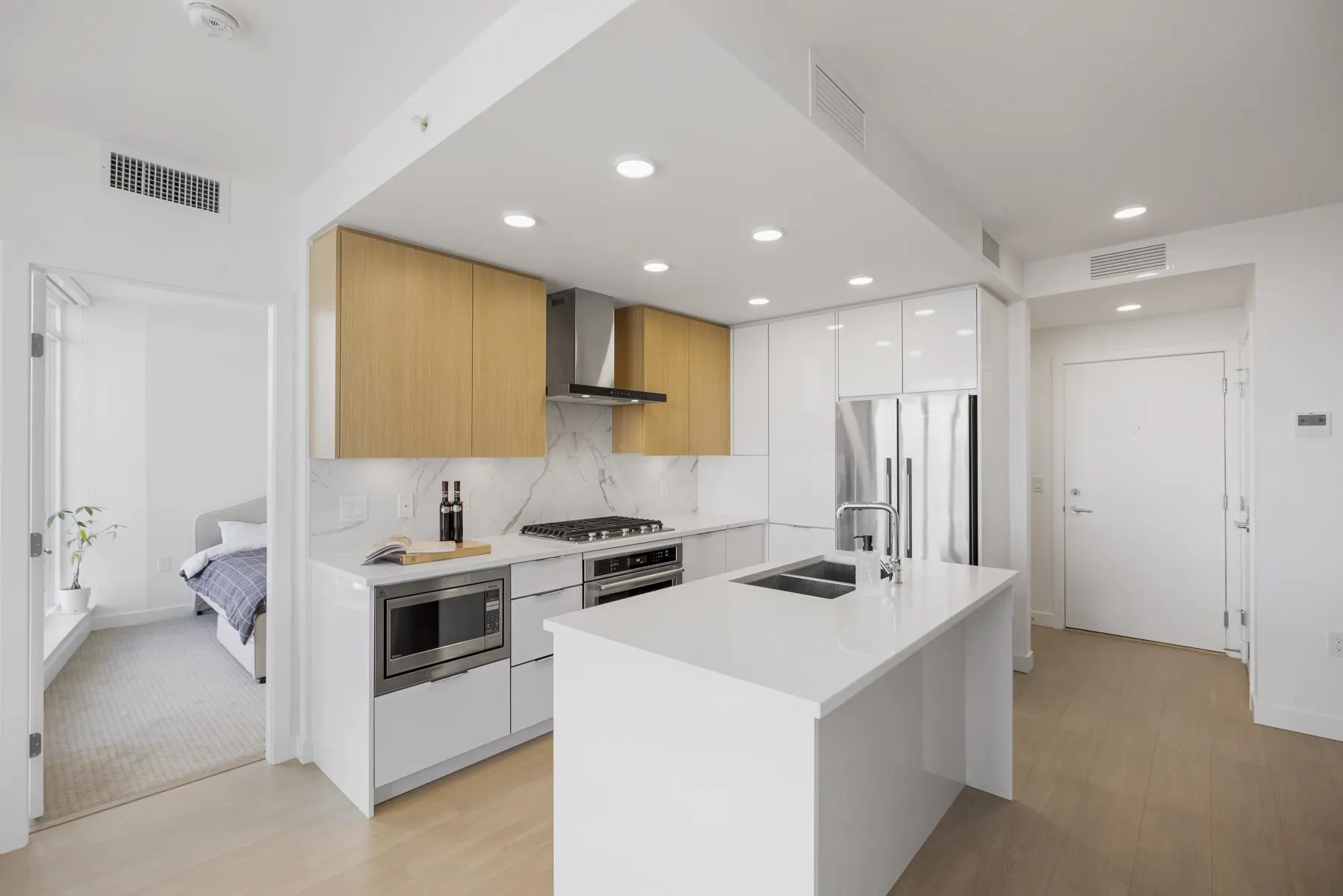 2602 7683 Park Crescent
