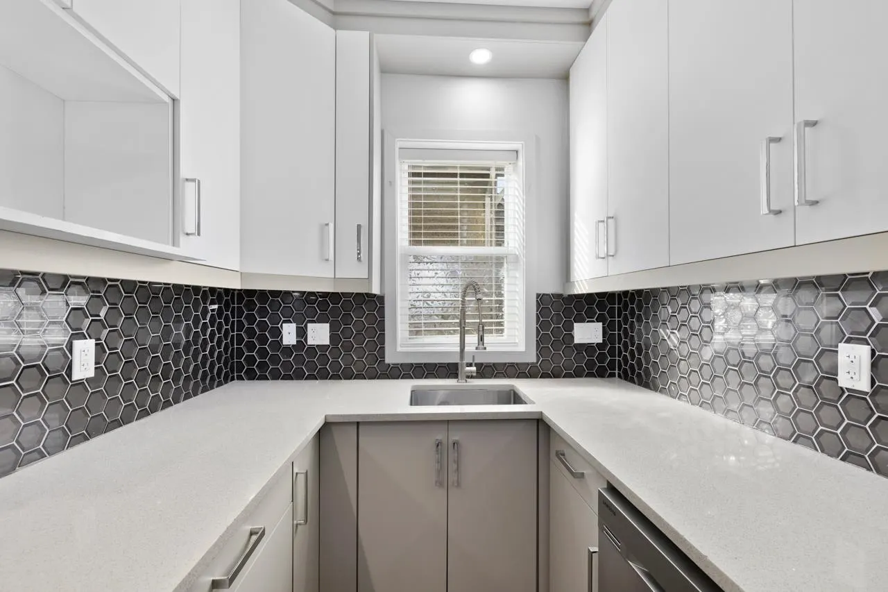 3133 Glen Drive