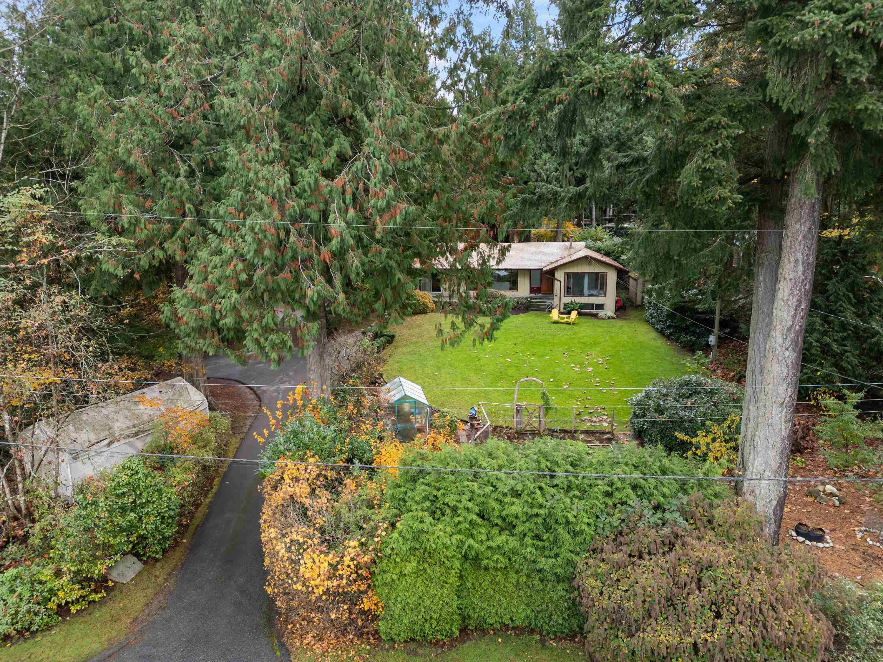 2574 Crescent Drive