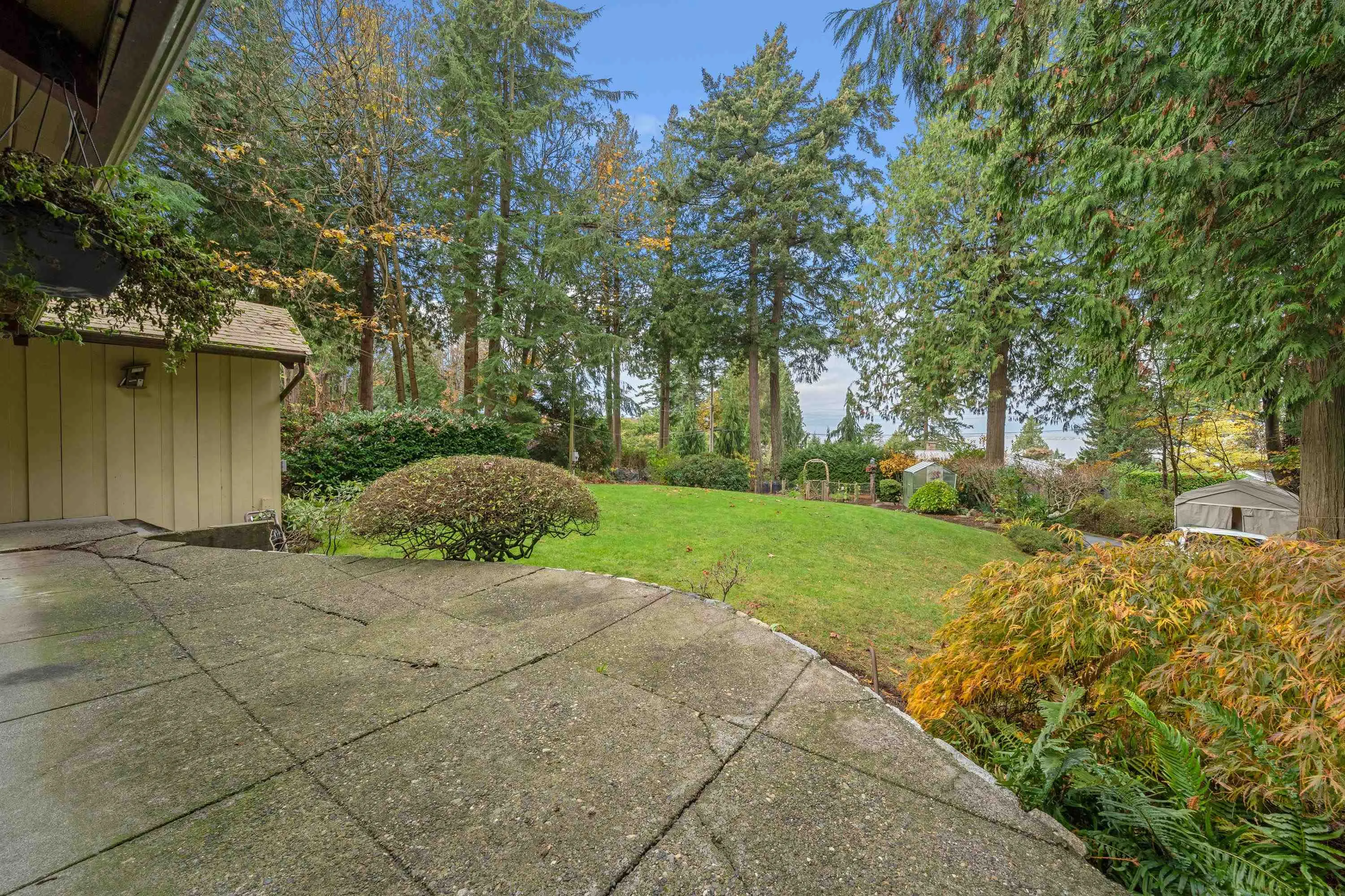 2574 Crescent Drive
