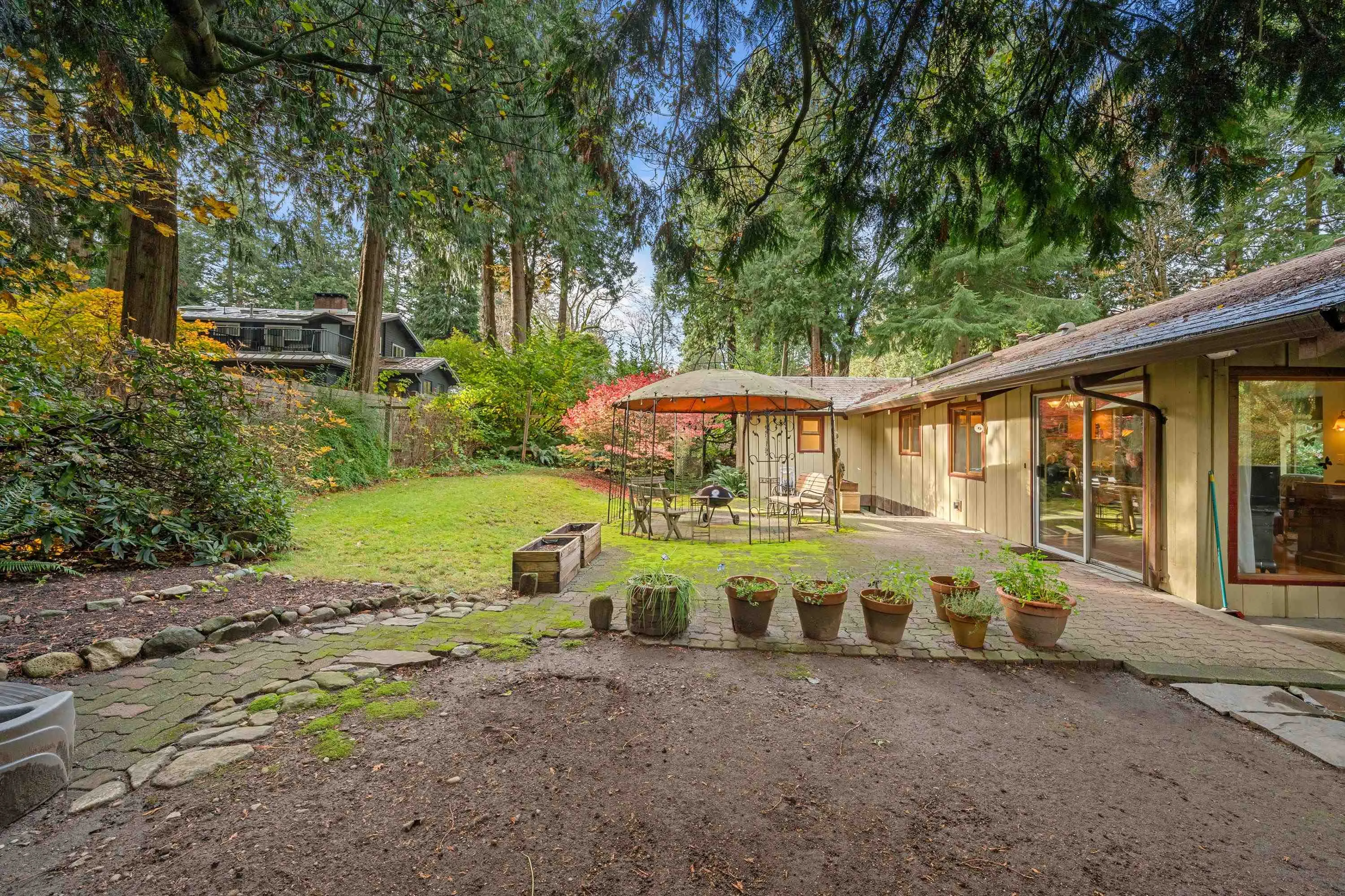 2574 Crescent Drive