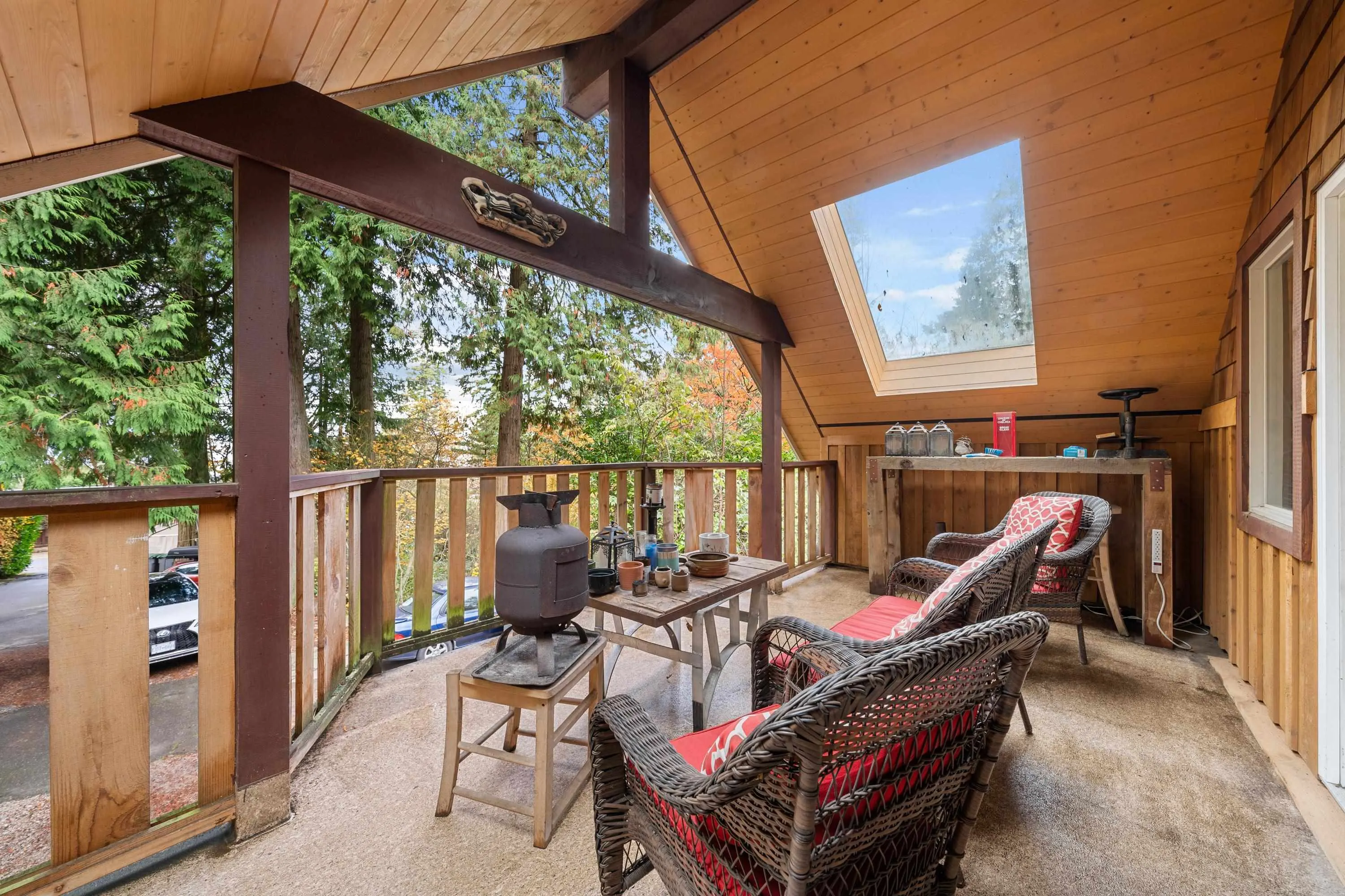 2574 Crescent Drive