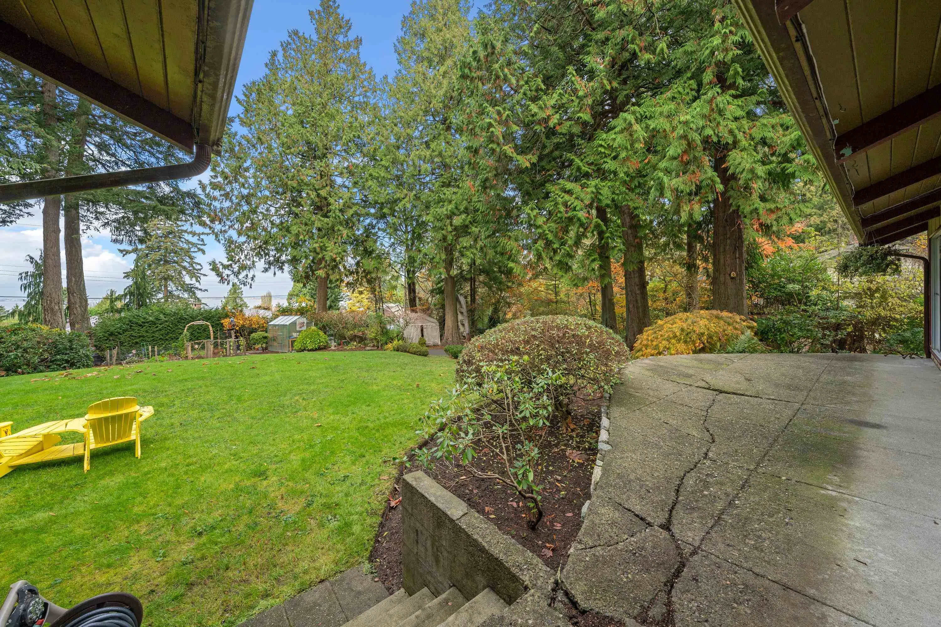 2574 Crescent Drive