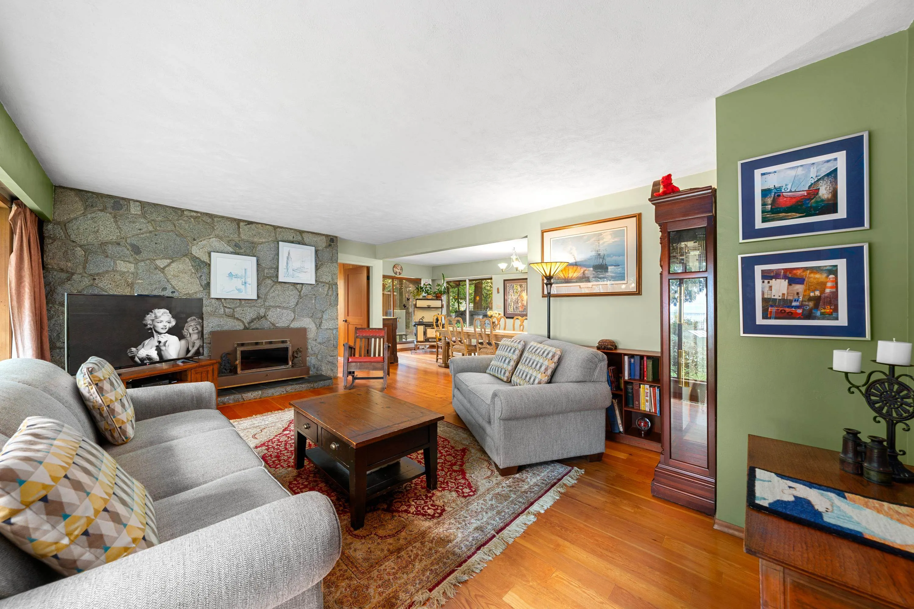 2574 Crescent Drive