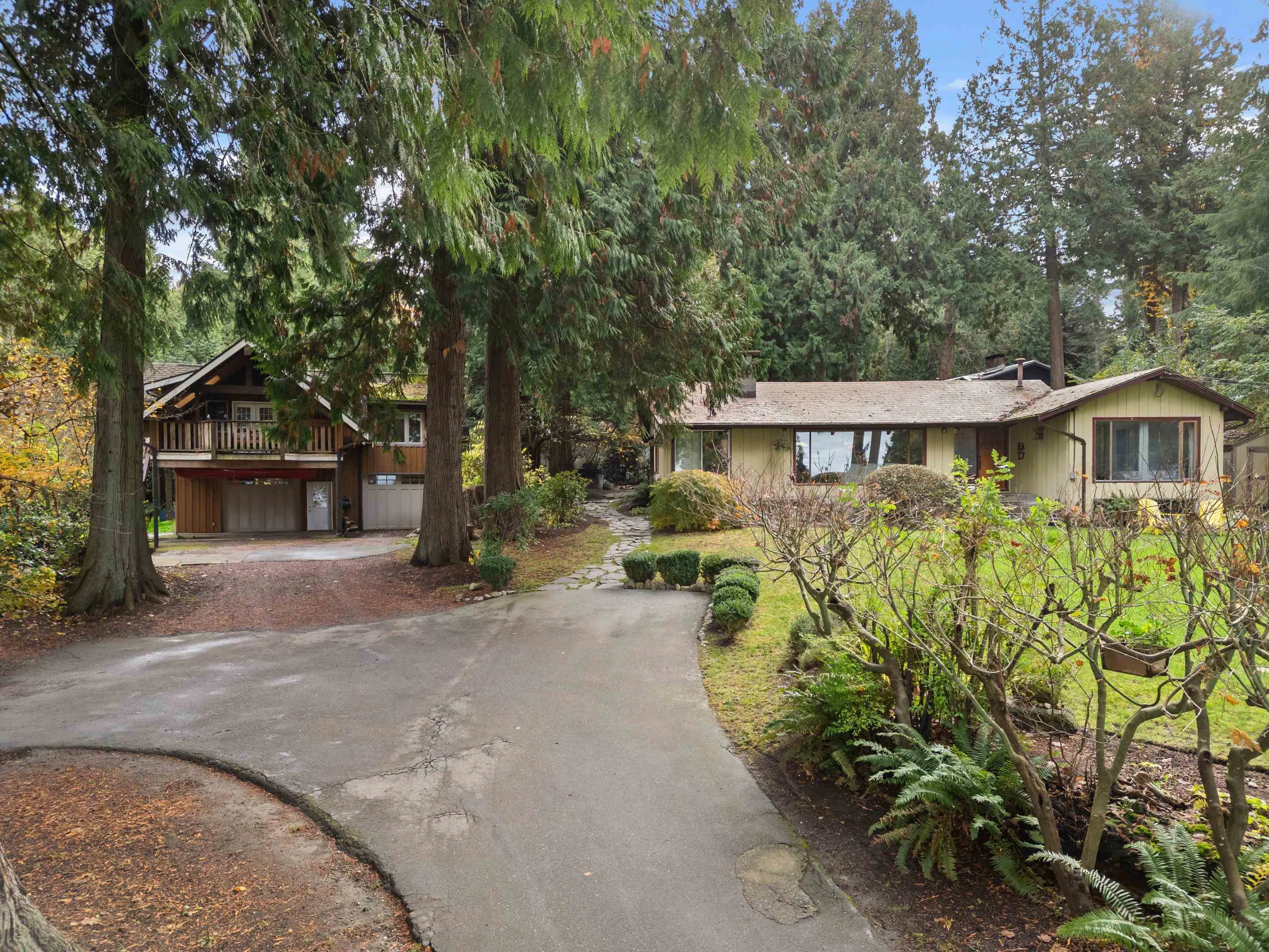 2574 Crescent Drive