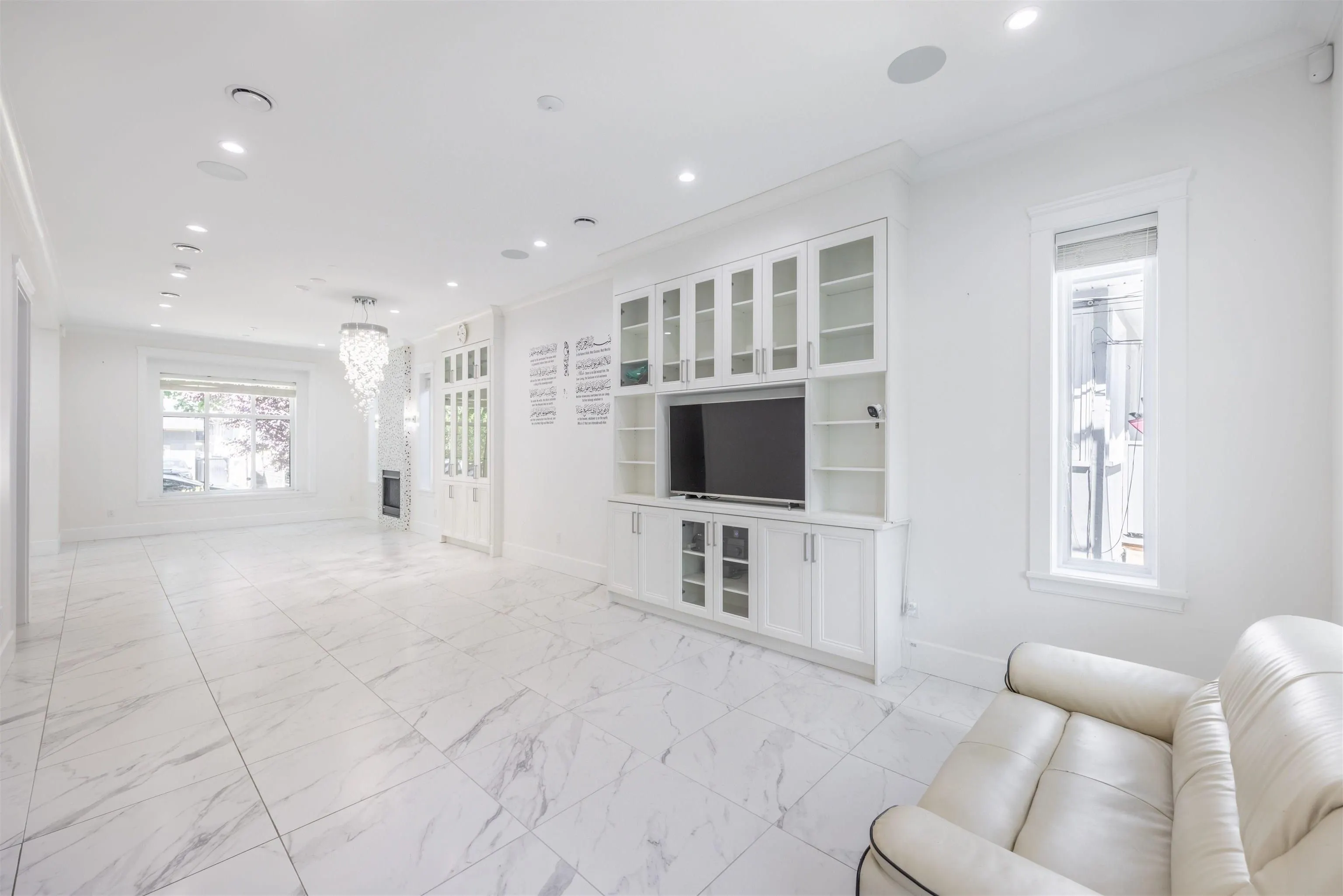 172 Ontario Place