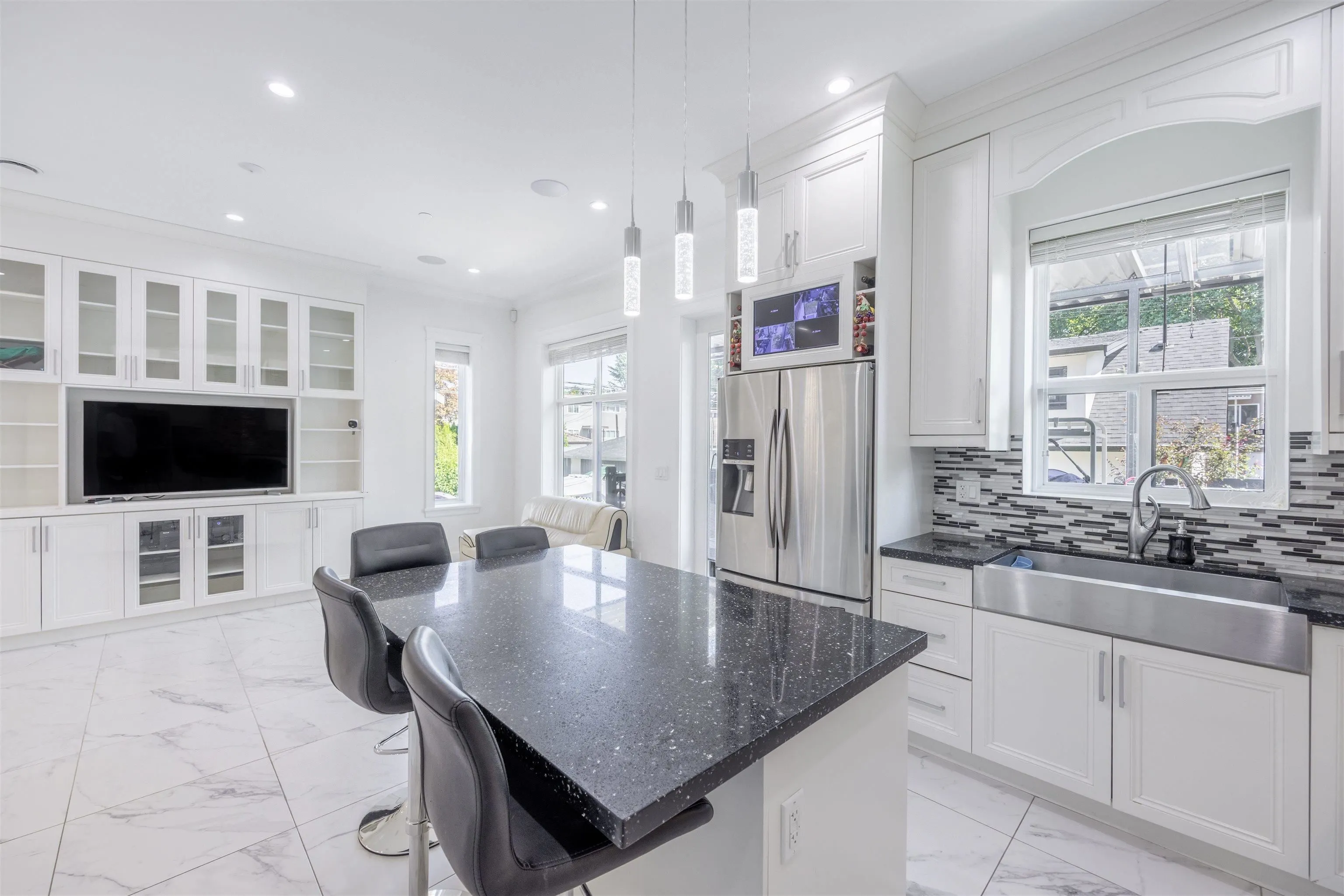 172 Ontario Place