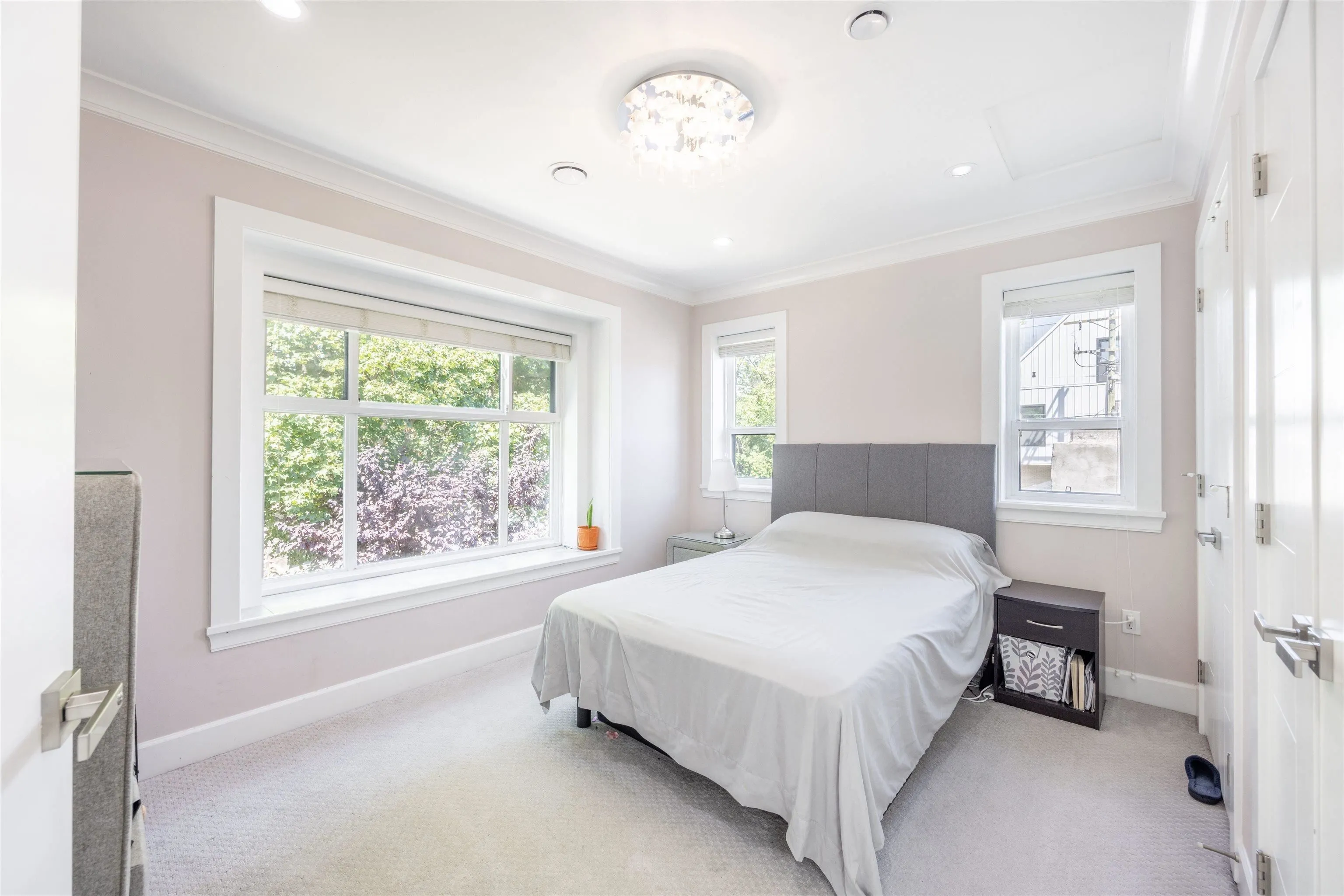 172 Ontario Place