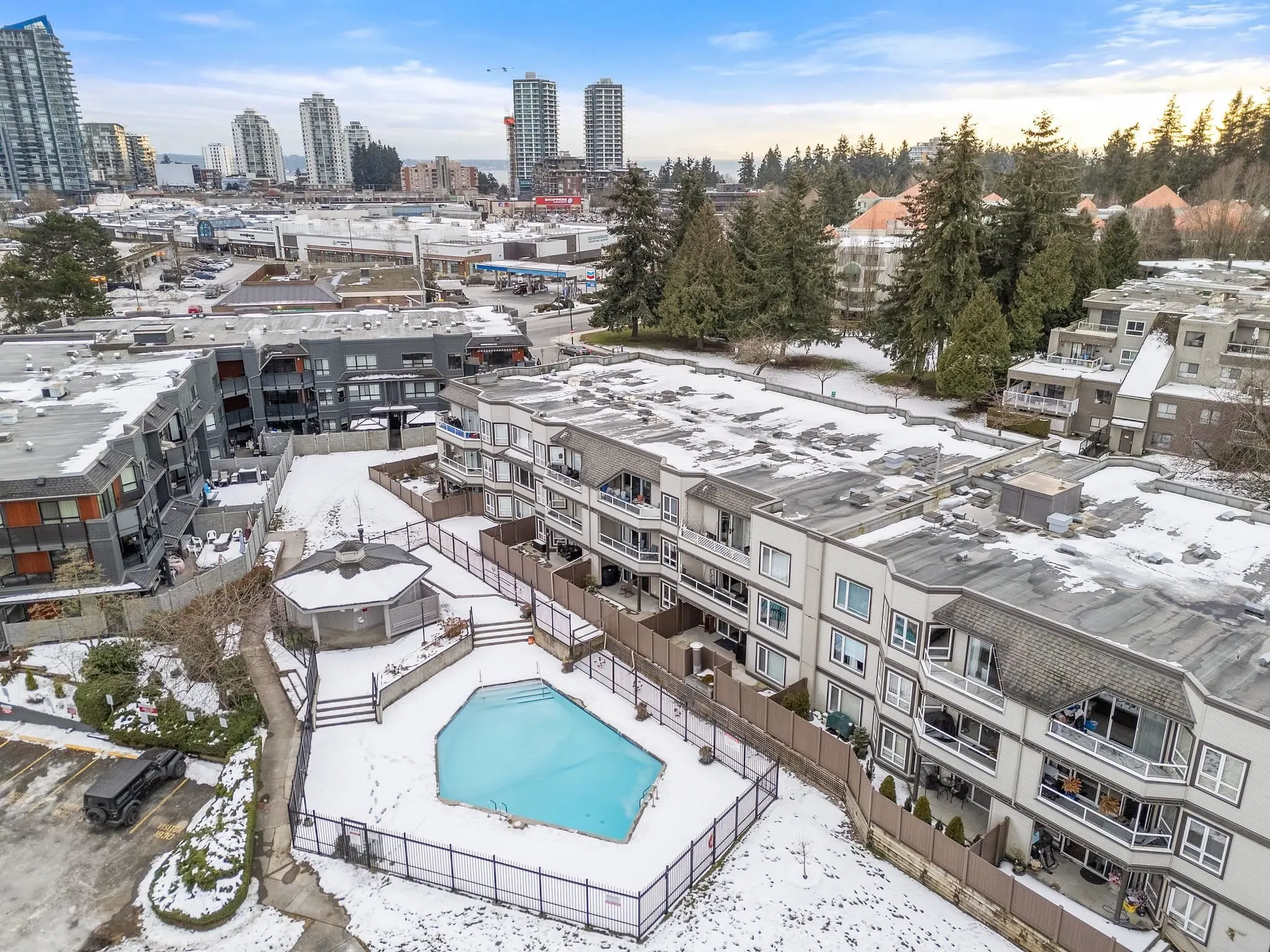 205 1840 E Southmere Crescent