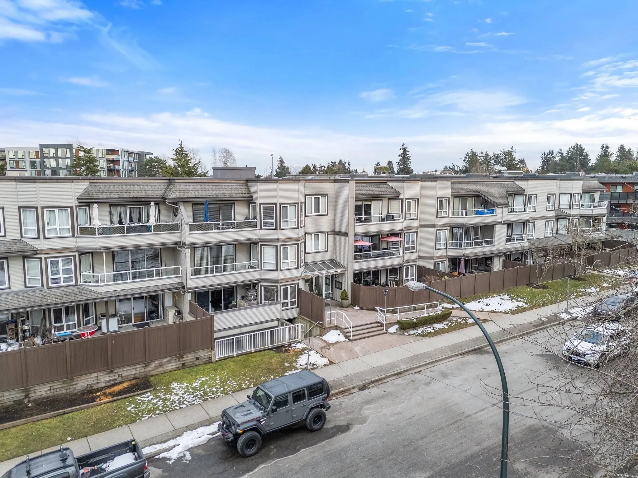 205 1840 E Southmere Crescent