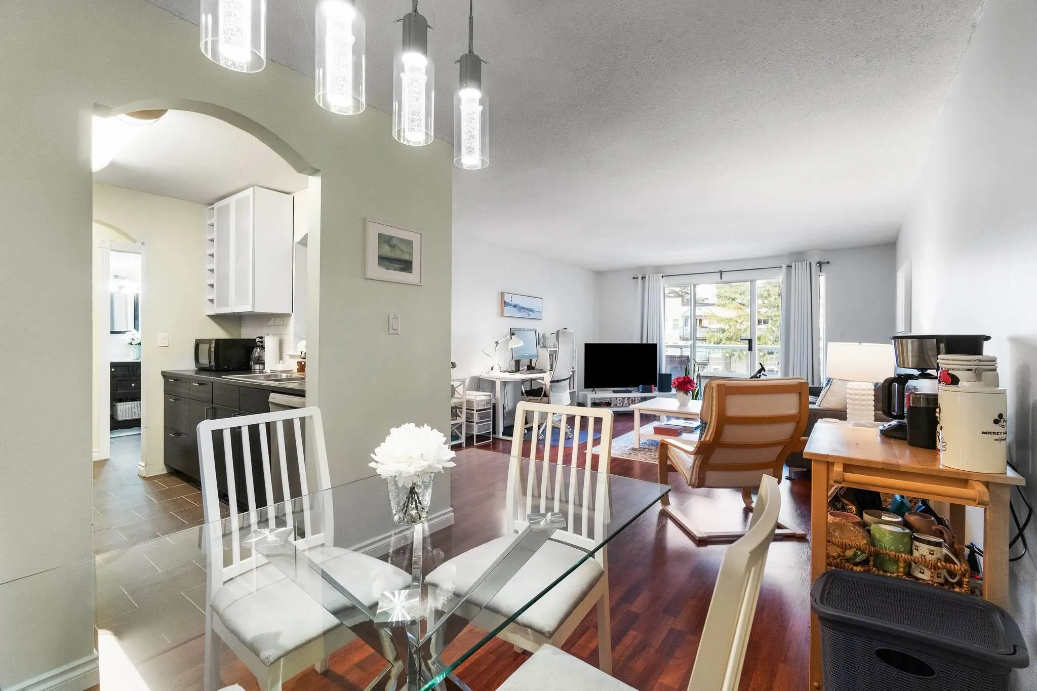 205 1840 E Southmere Crescent