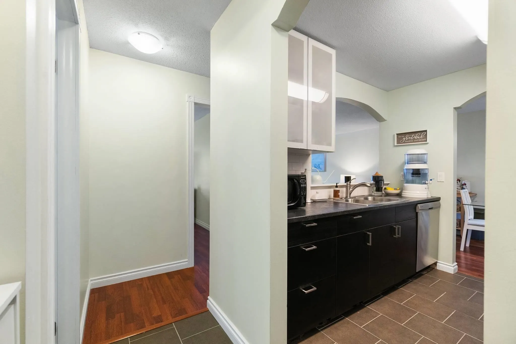 205 1840 E Southmere Crescent