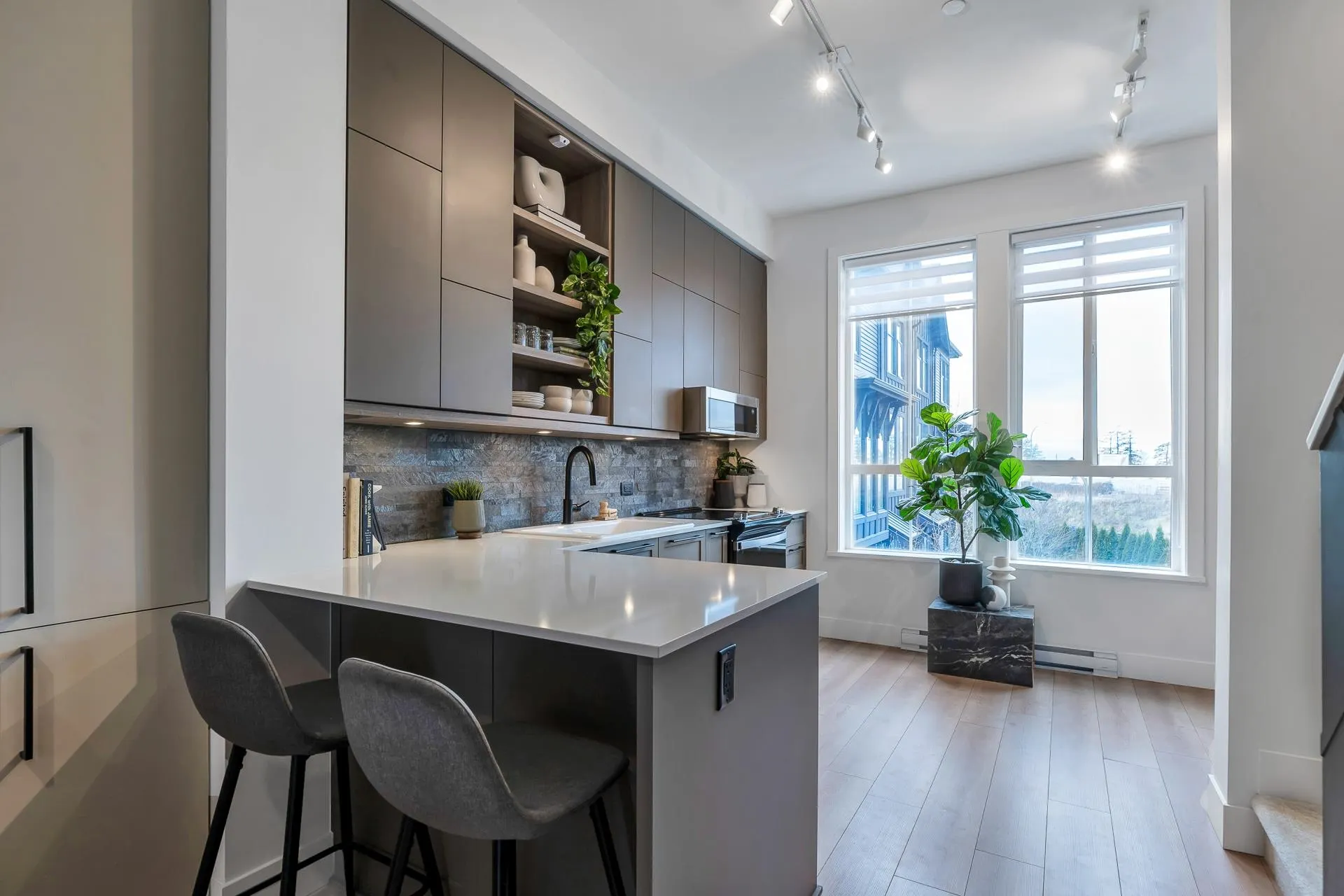 31 4726 Orca Way