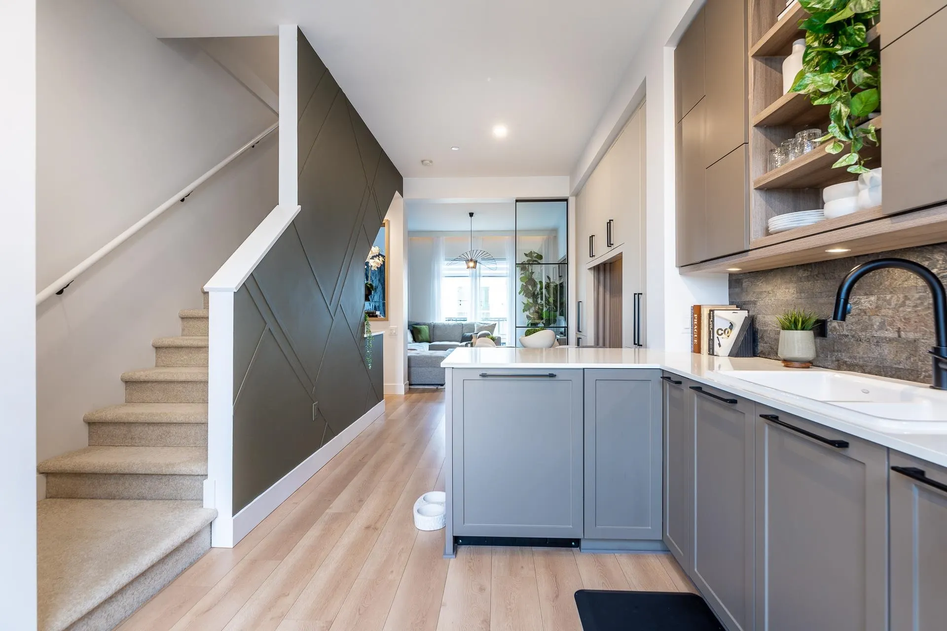 31 4726 Orca Way