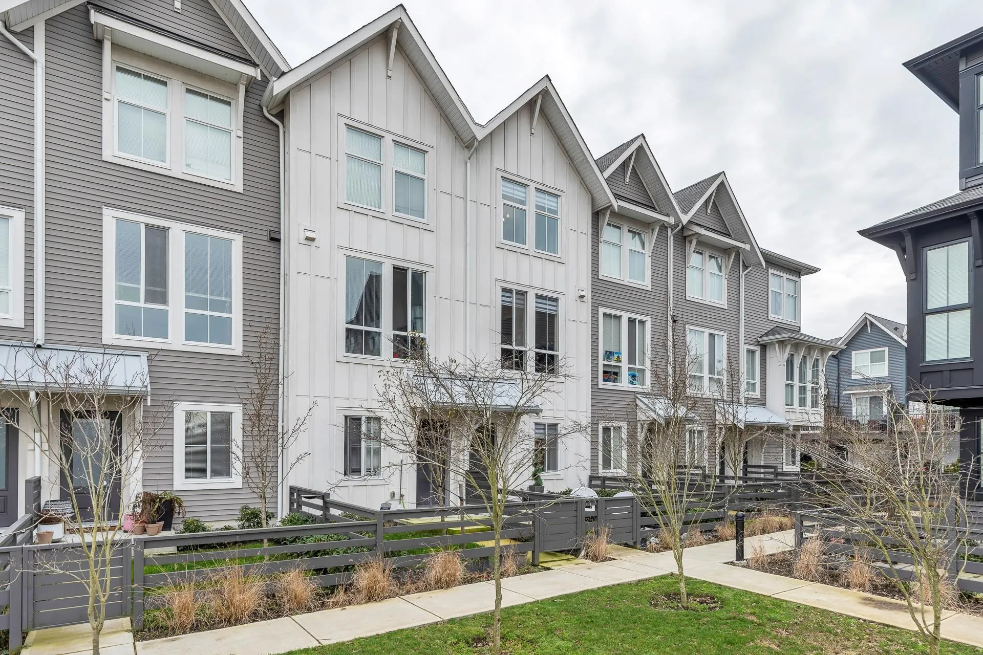 31 4726 Orca Way