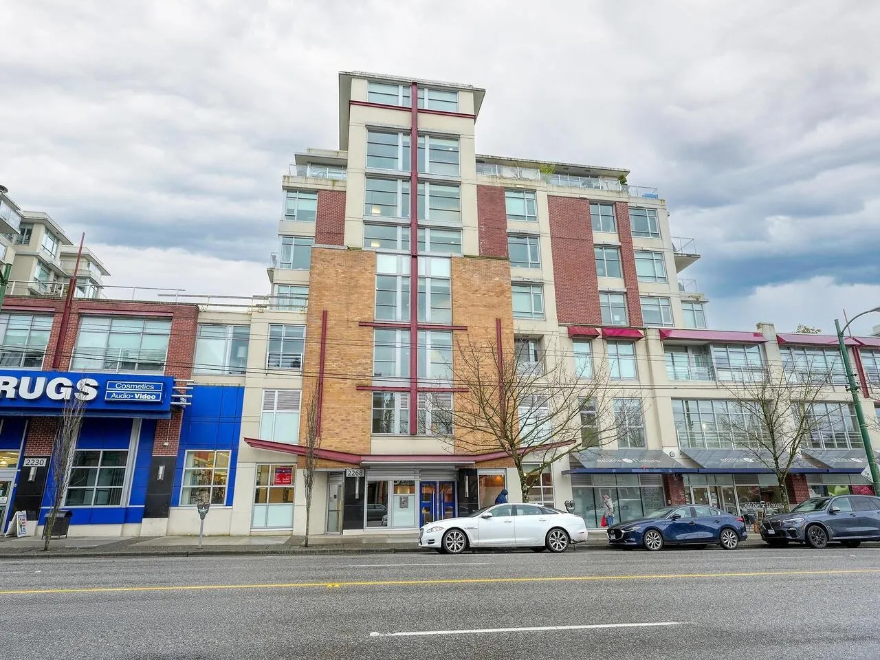 516 2268 W Broadway