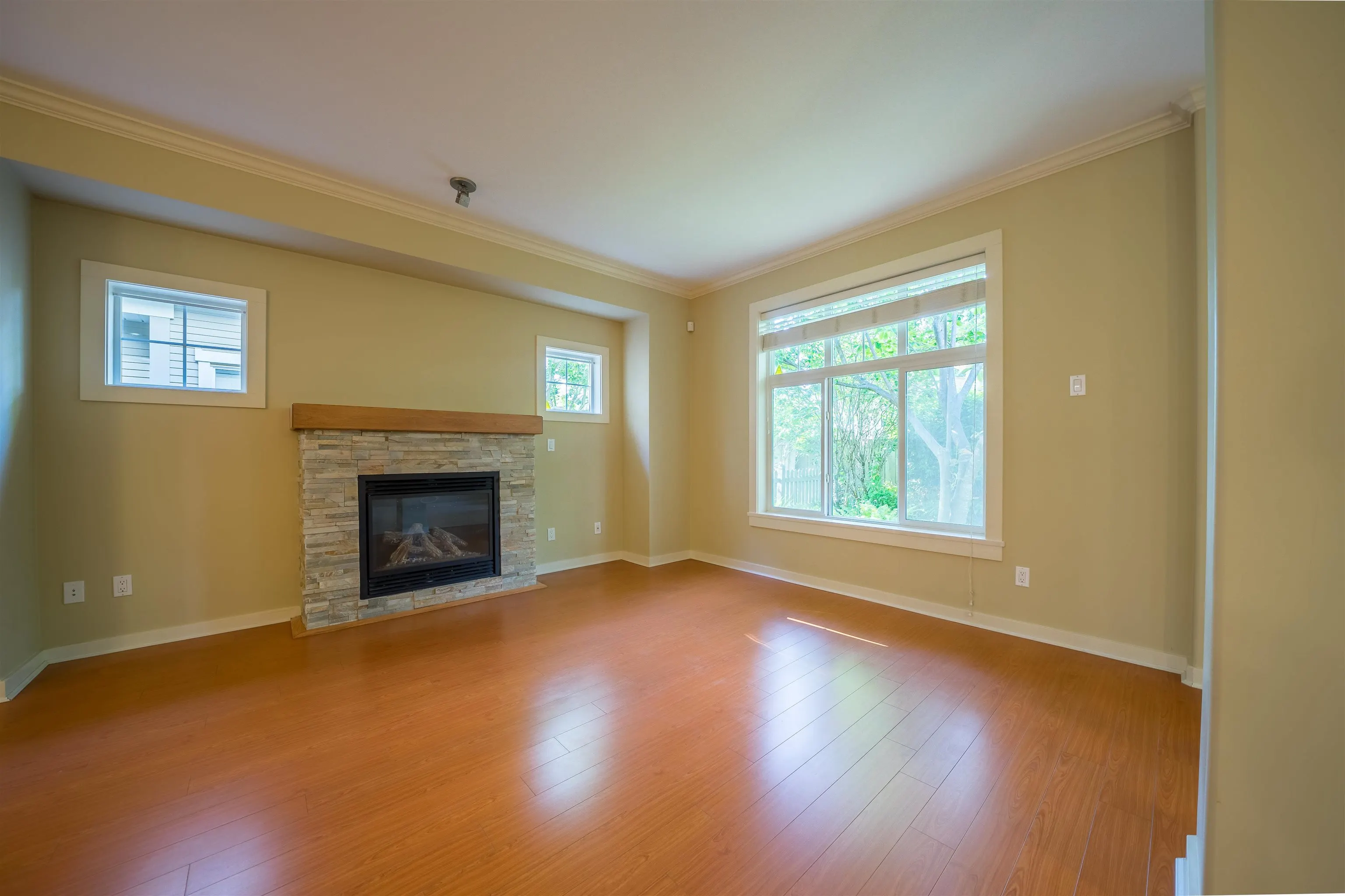 25 7171 Steveston Highway