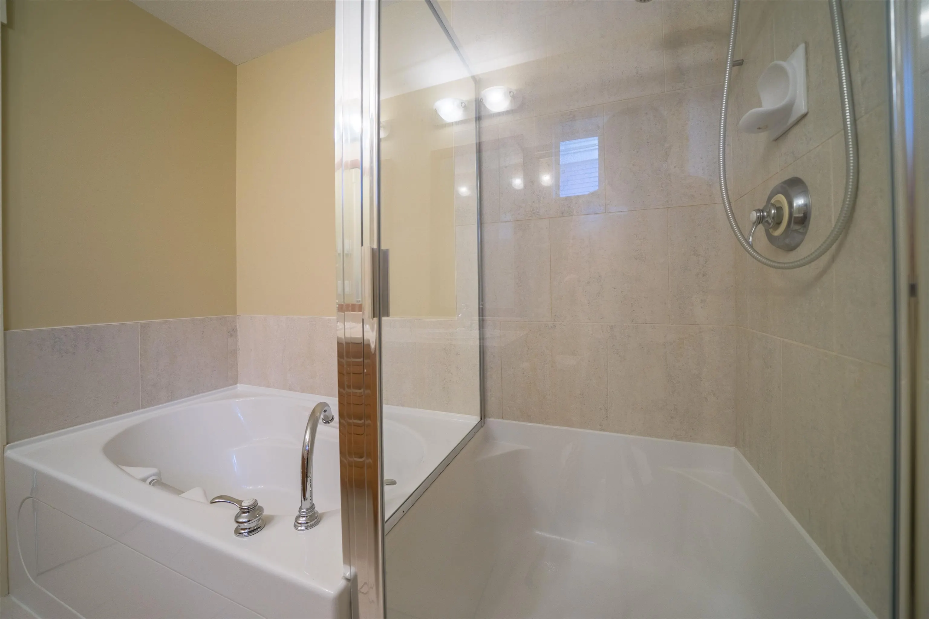 25 7171 Steveston Highway