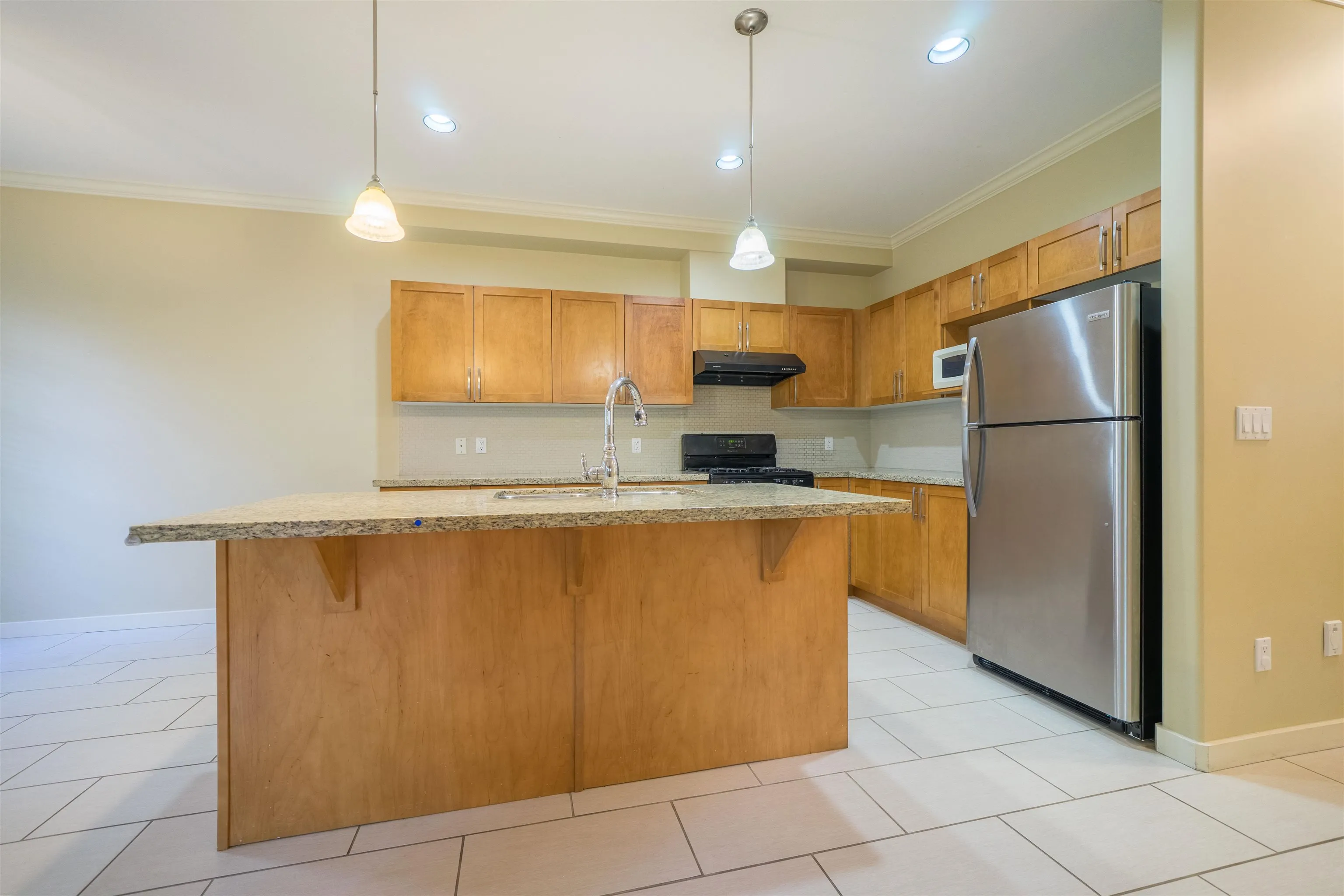 25 7171 Steveston Highway