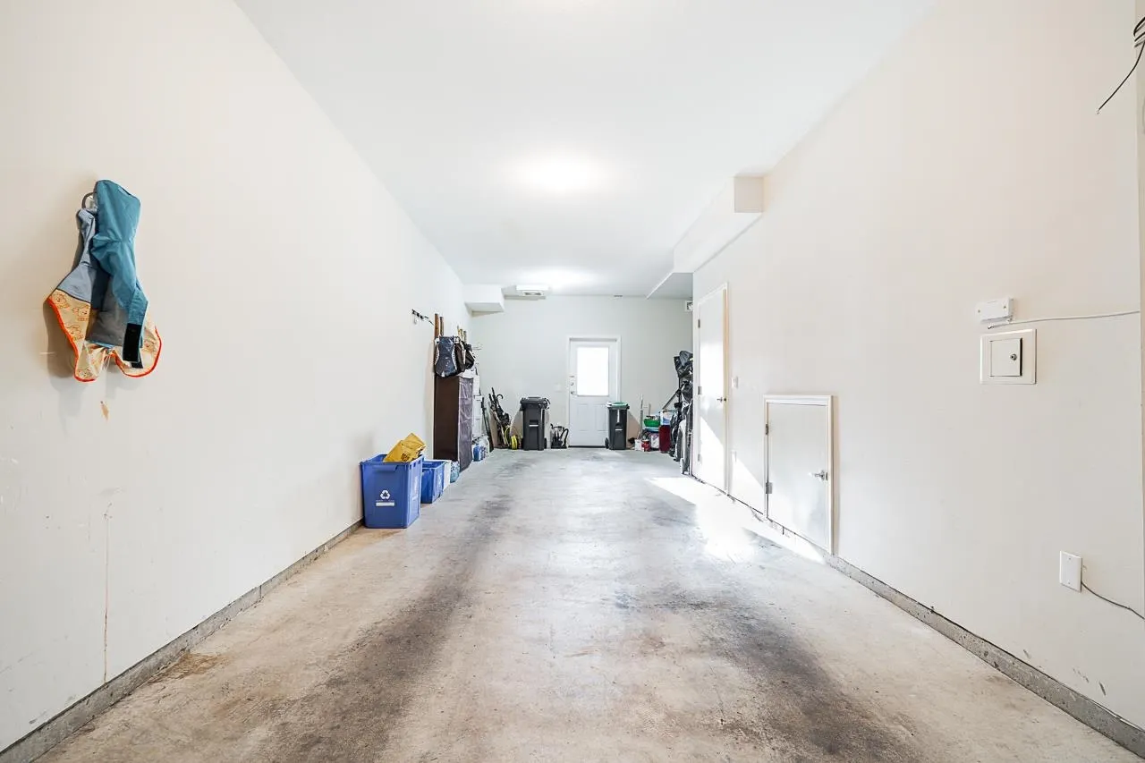 74 6747 203 Street