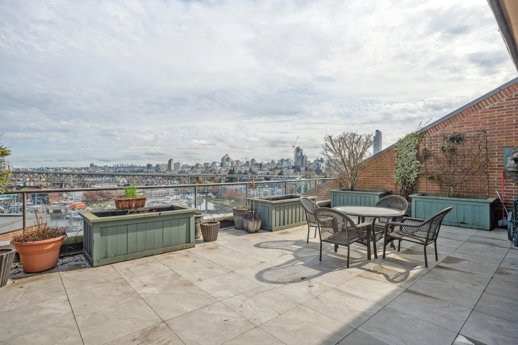 1009 1450 Pennyfarthing Drive