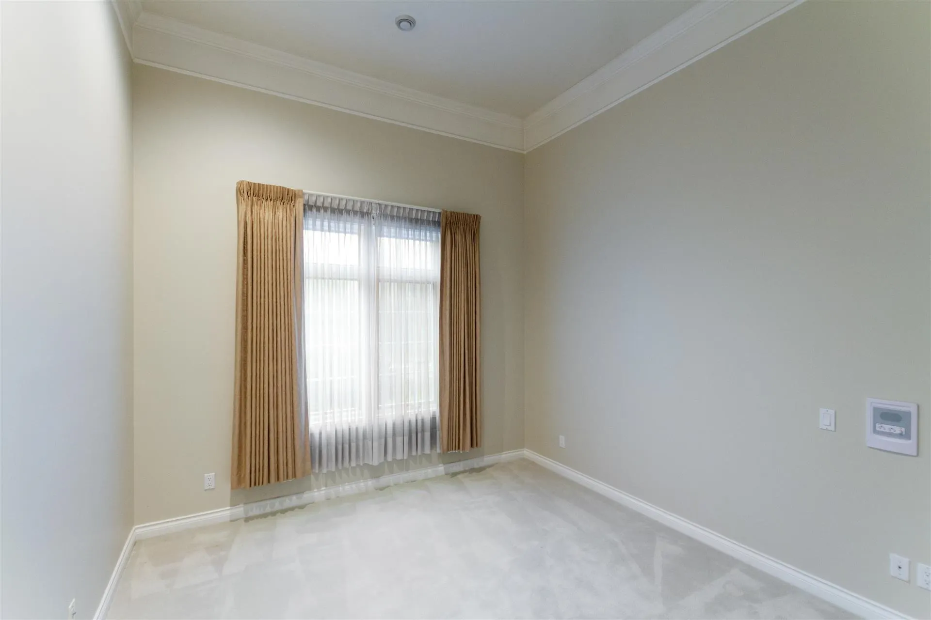 1437 Connaught Drive