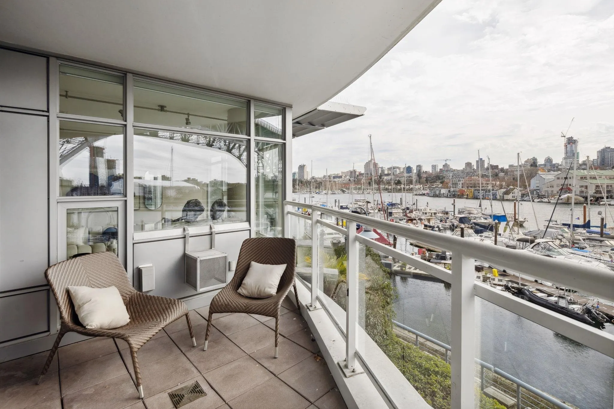 202 628 Kinghorne Mews