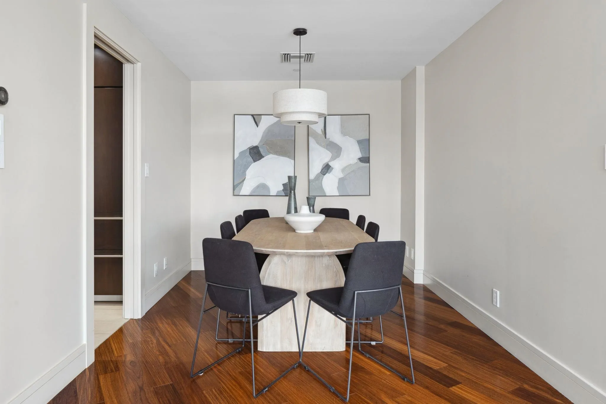 202 628 Kinghorne Mews