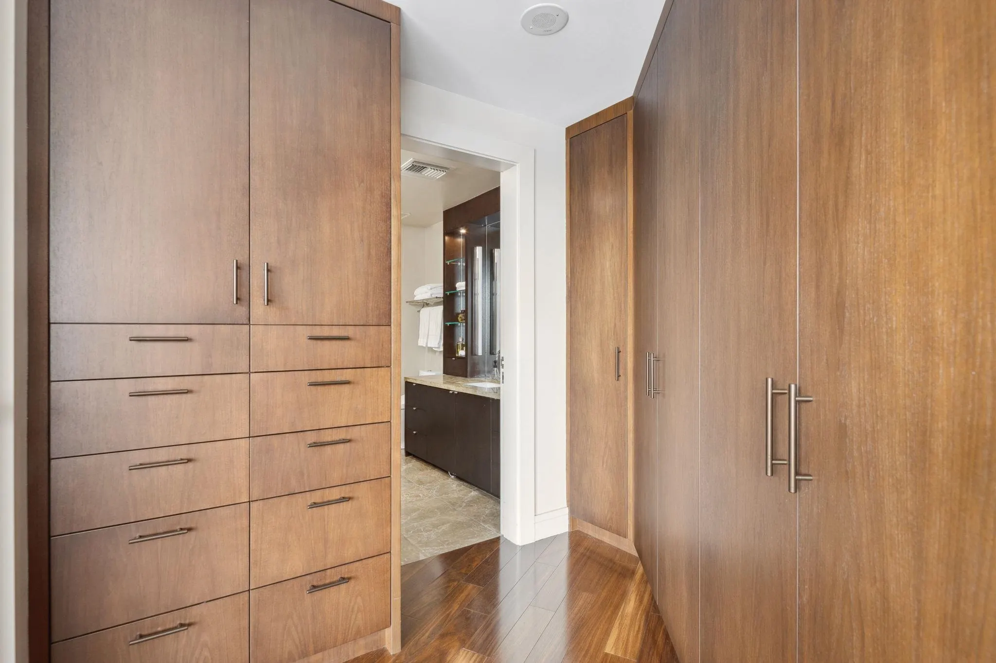 202 628 Kinghorne Mews