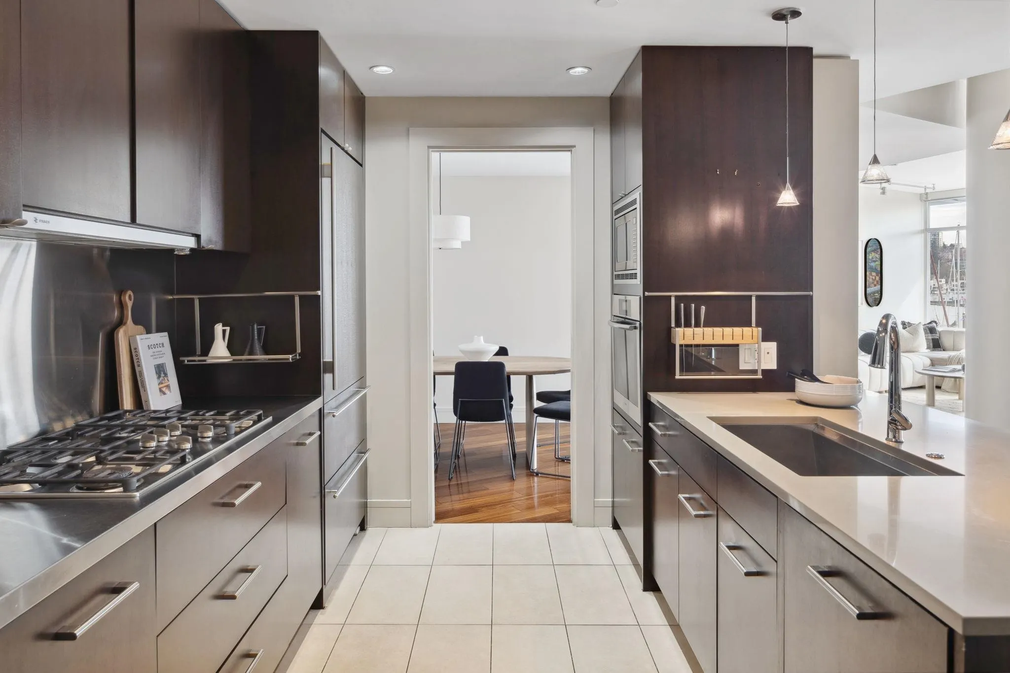 202 628 Kinghorne Mews