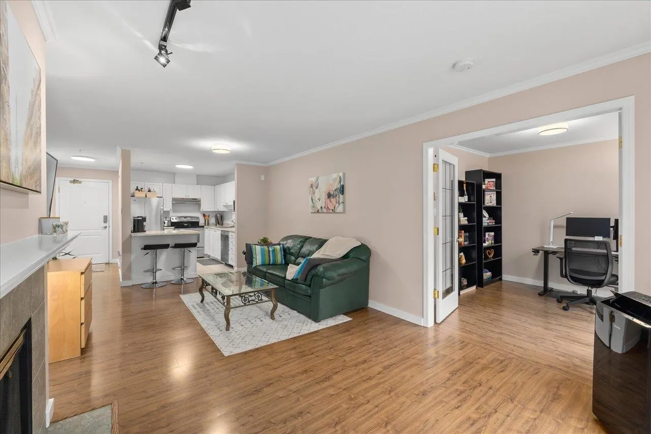 111 2559 Parkview Lane