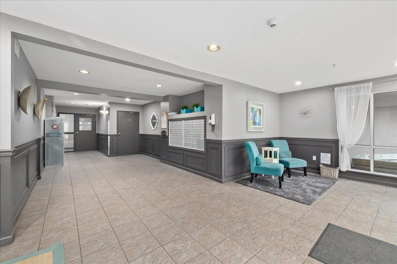 111 2559 Parkview Lane