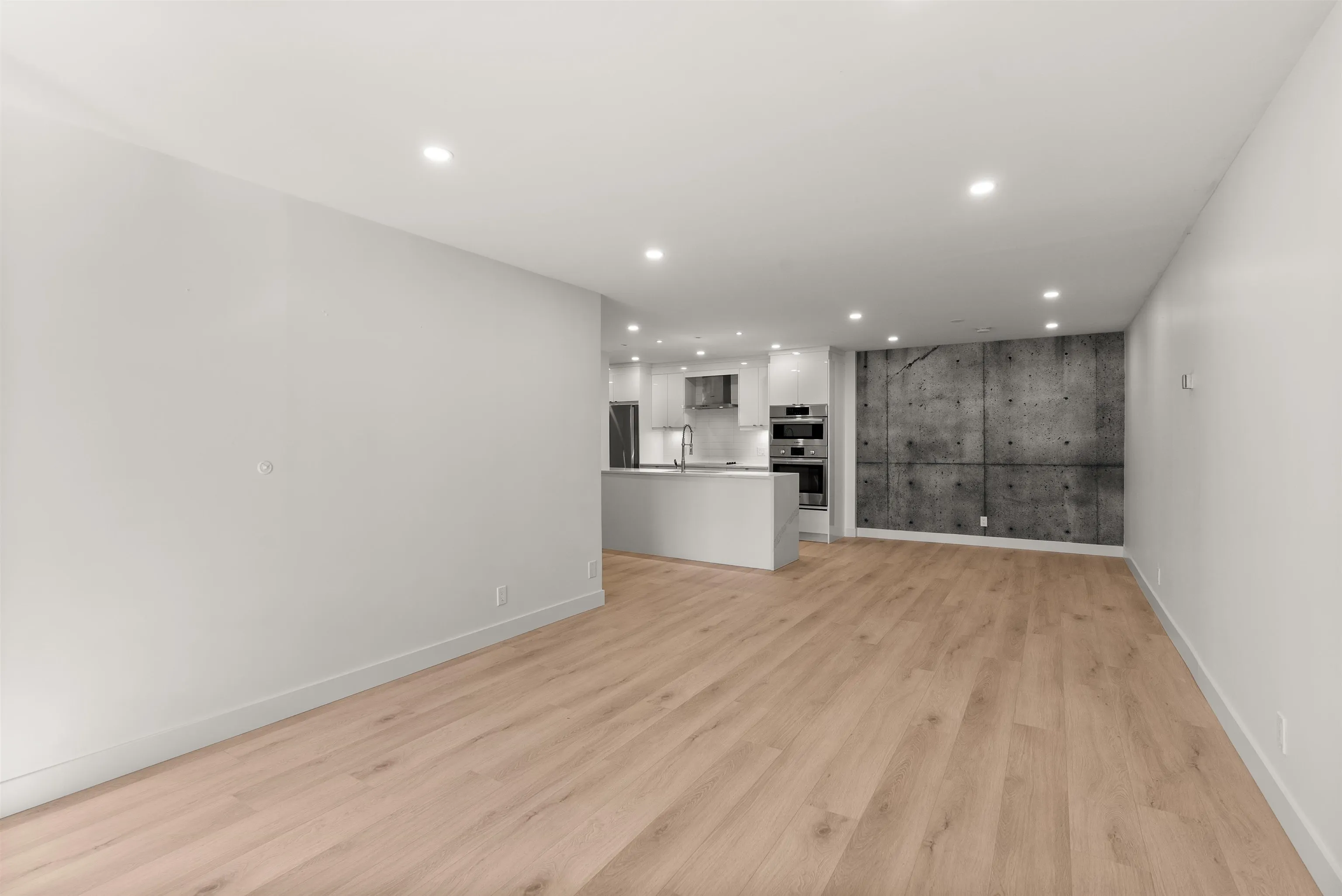 201 2024 Fullerton Avenue