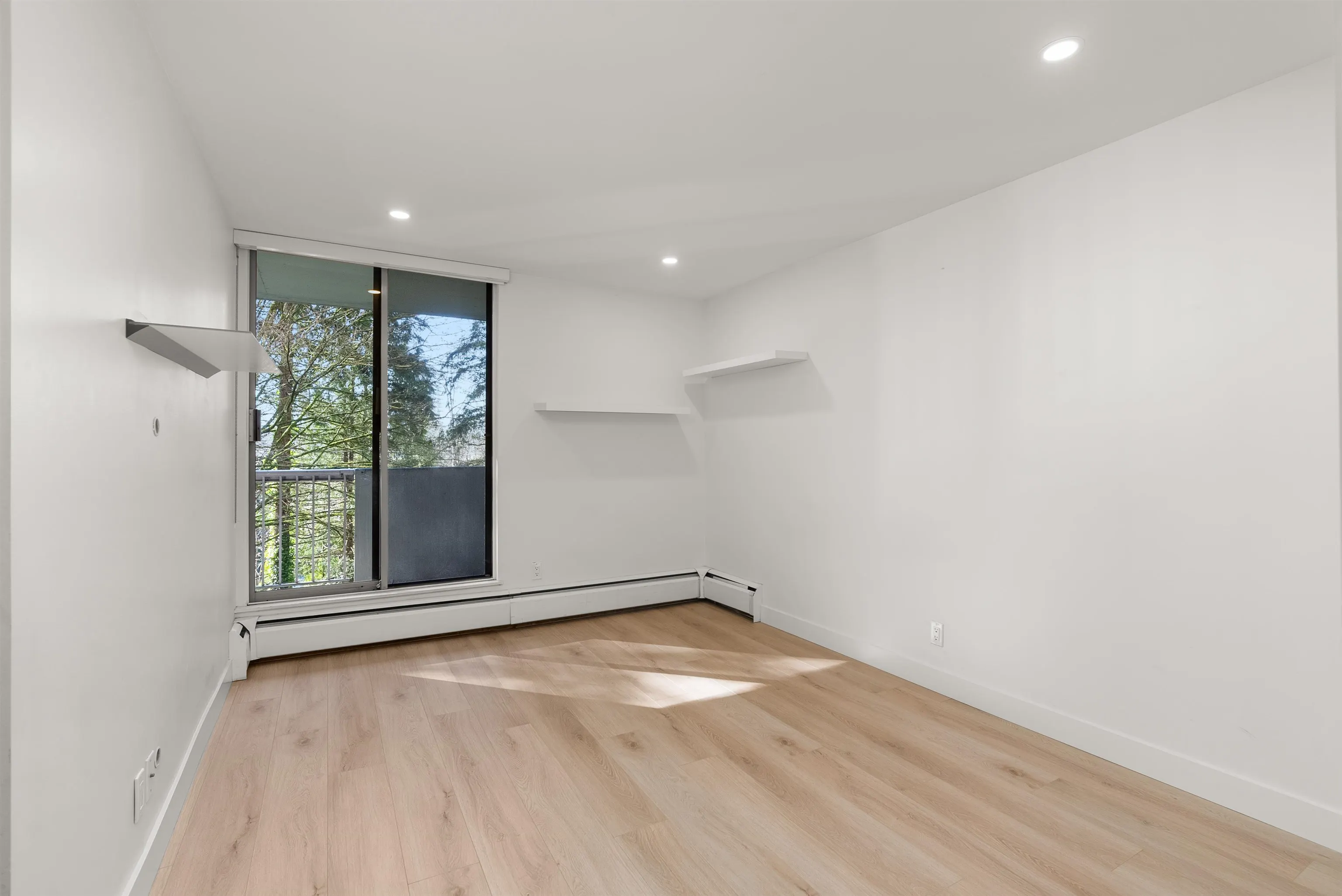 201 2024 Fullerton Avenue