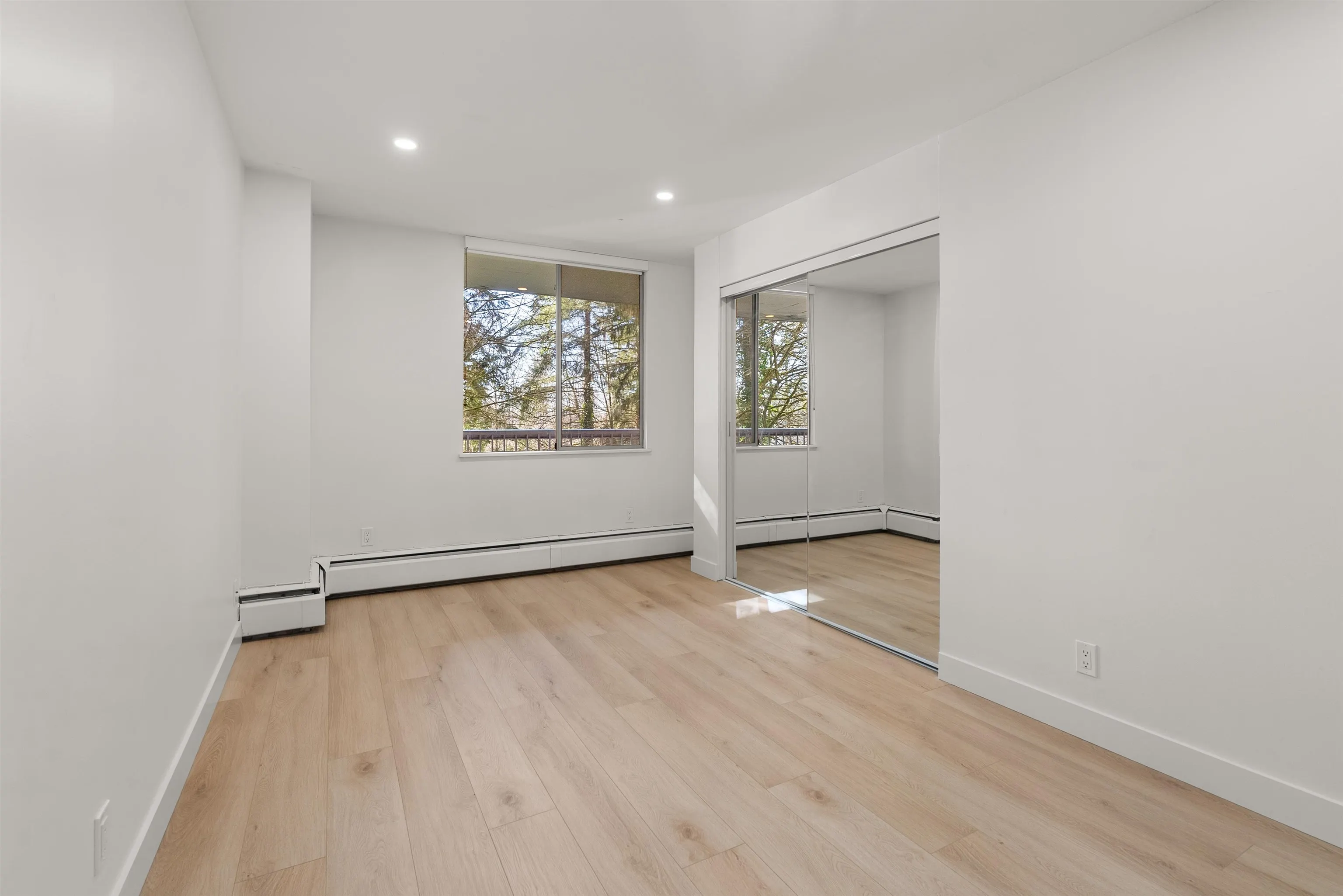 201 2024 Fullerton Avenue