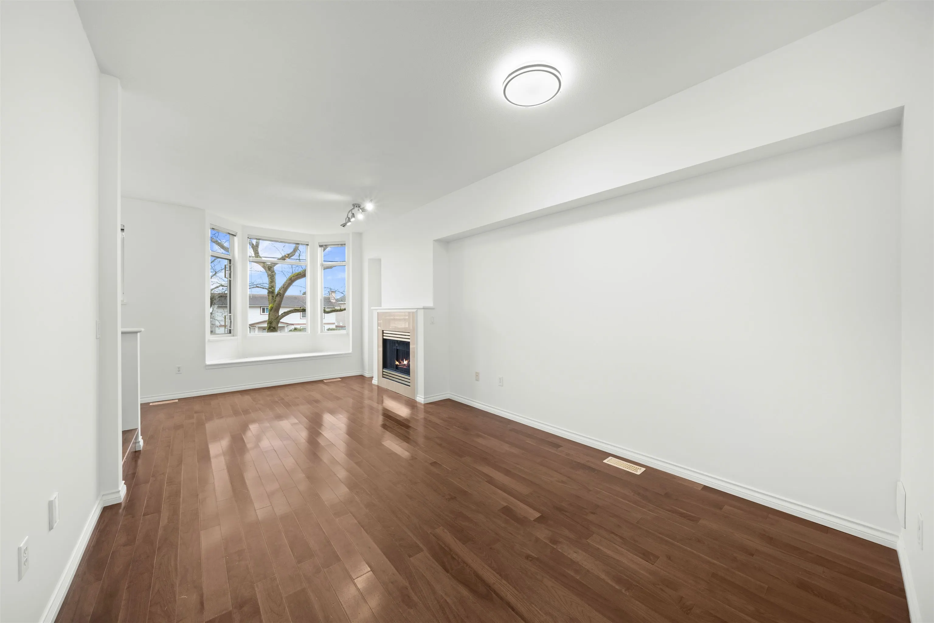 9 6179 No 1 Road