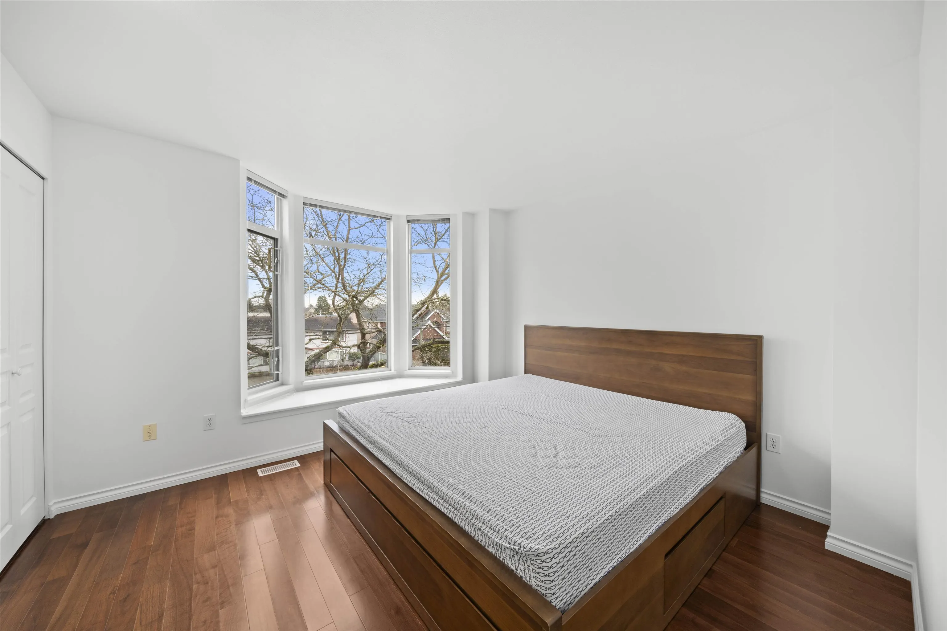 9 6179 No 1 Road