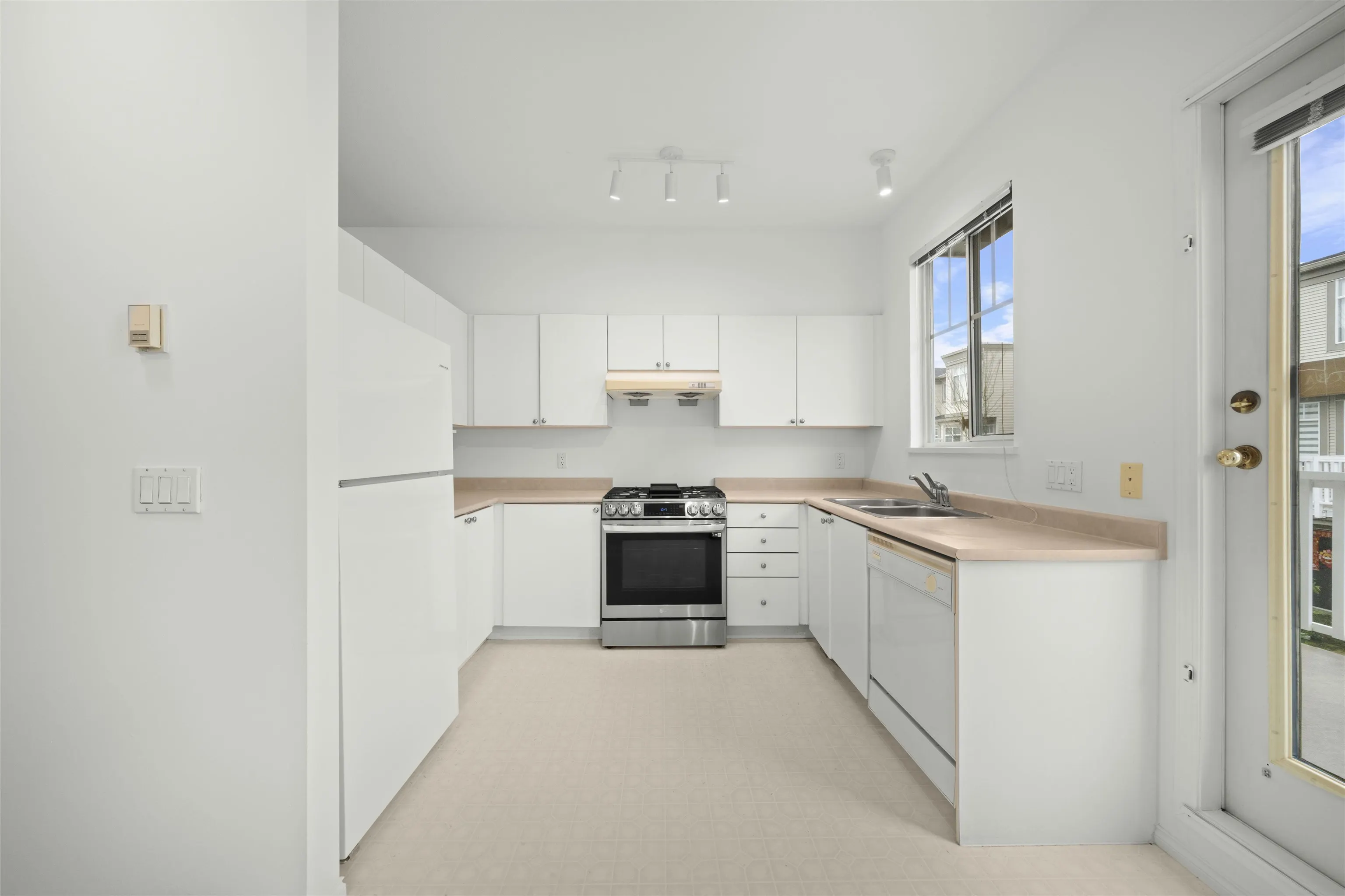 9 6179 No 1 Road
