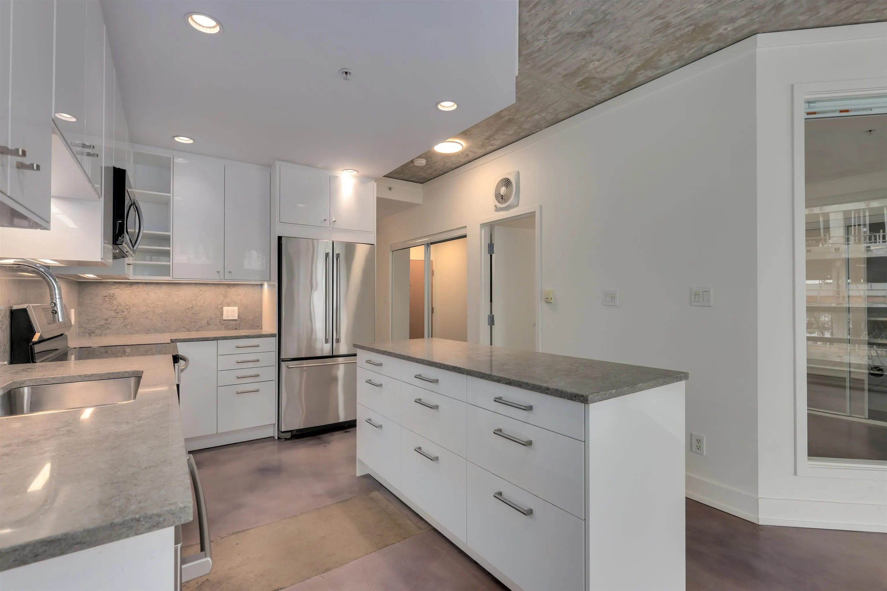 60X 919 Station Street