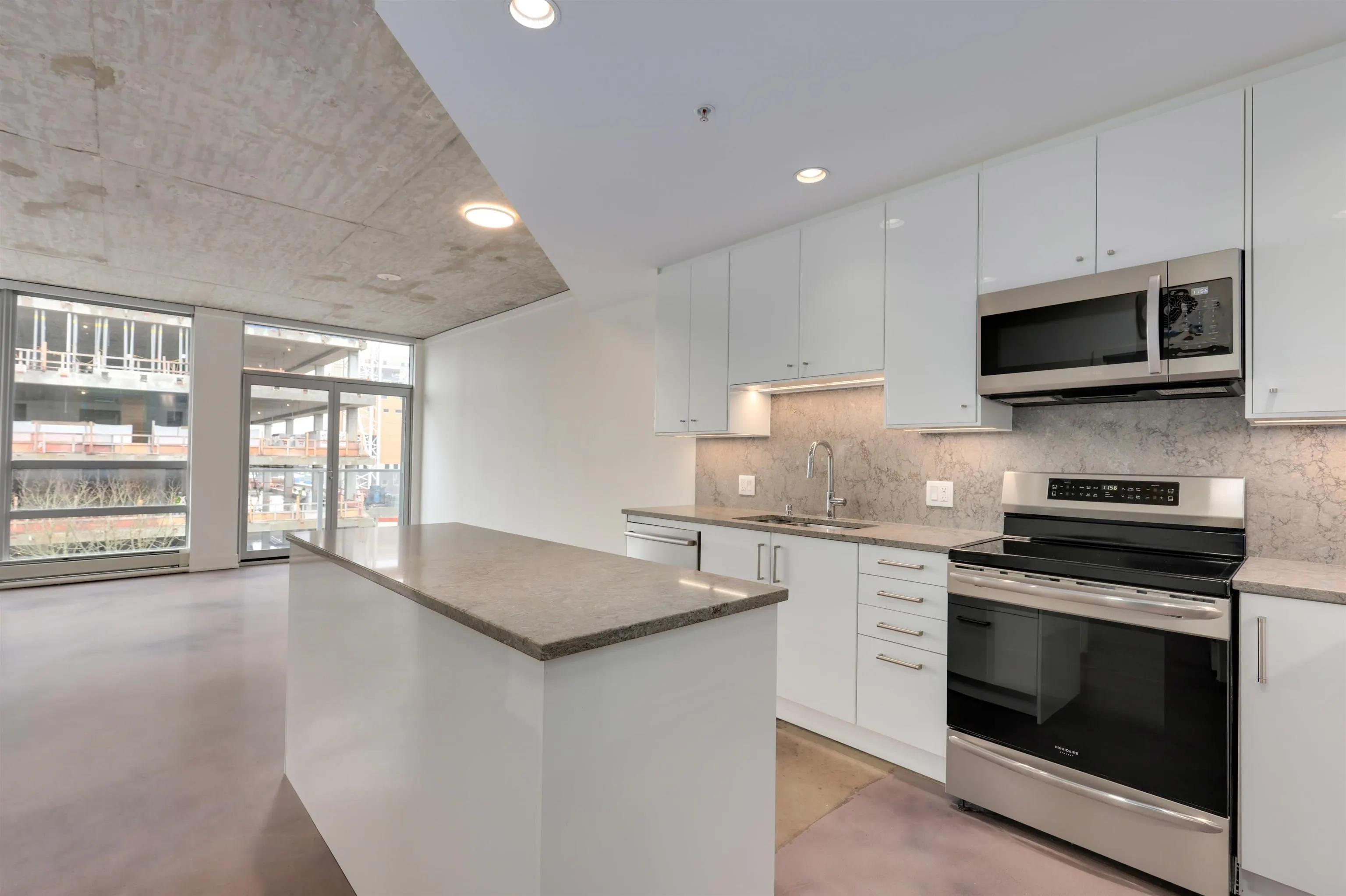 60X 919 Station Street