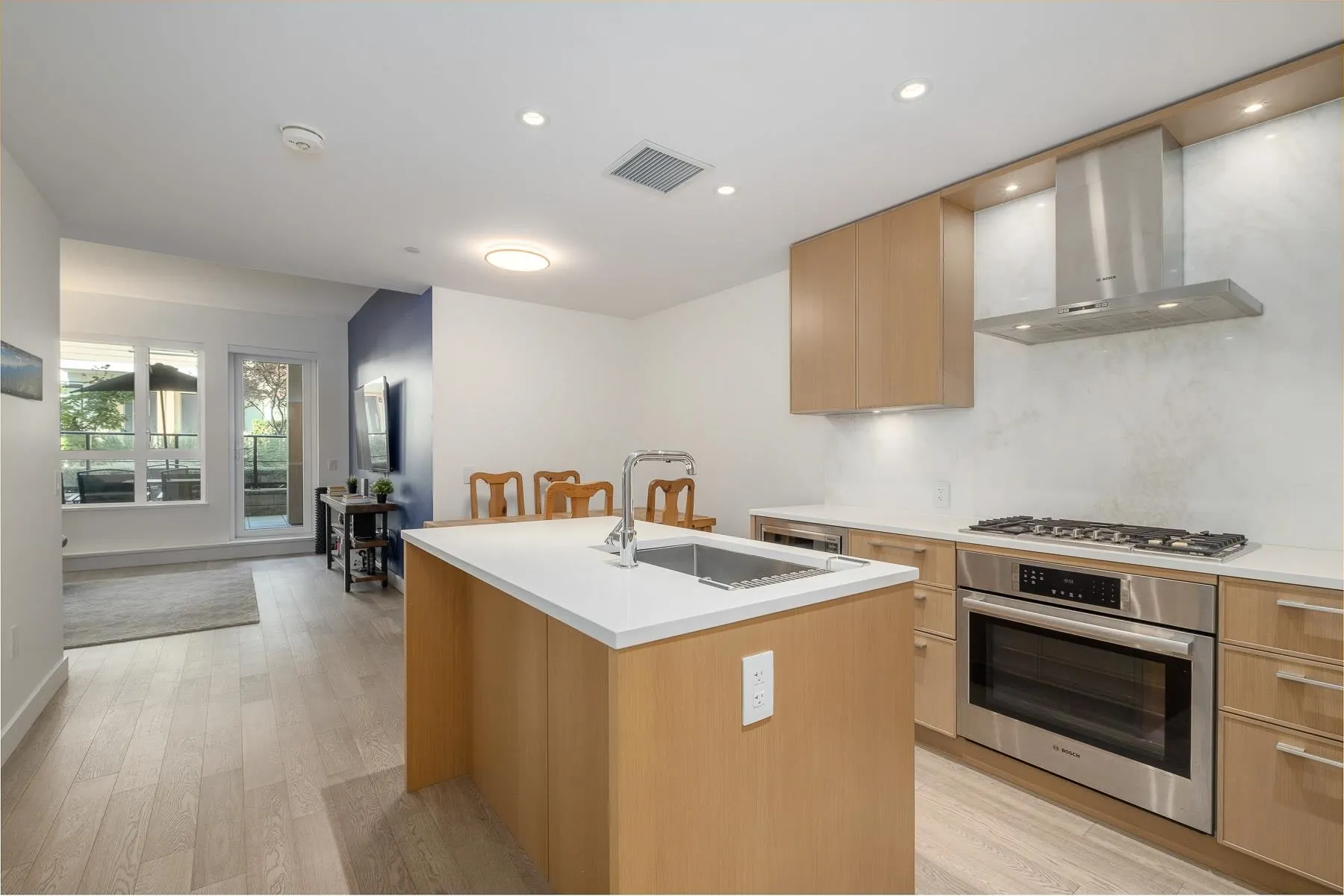 222 3220 Connaught Crescent