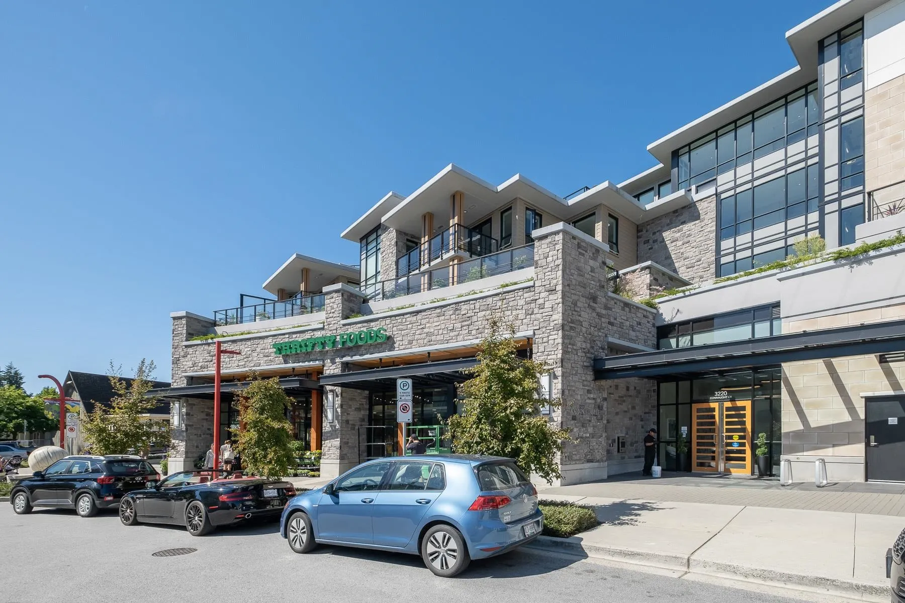 222 3220 Connaught Crescent